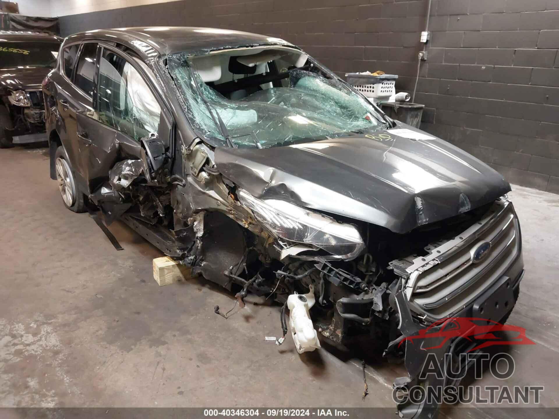 FORD ESCAPE 2017 - 1FMCU9GD2HUD32942