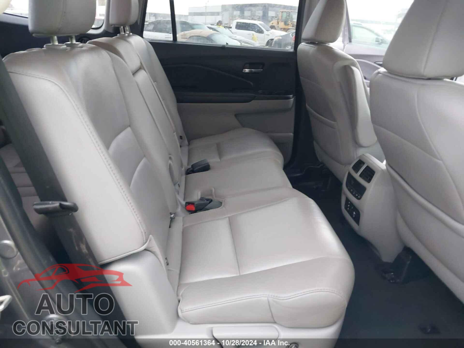 HONDA PILOT 2017 - 5FNYF5H94HB016331
