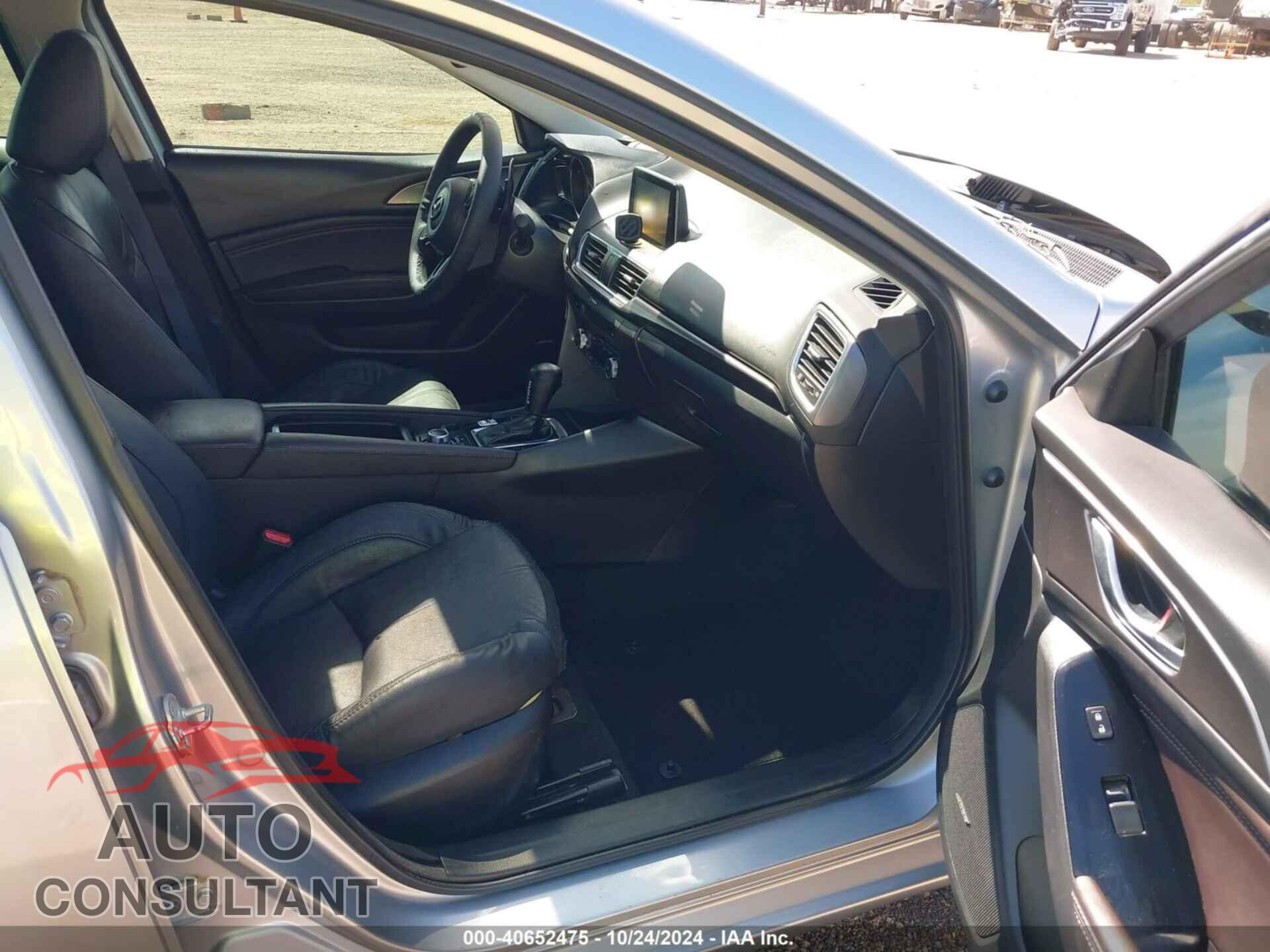MAZDA MAZDA3 2018 - 3MZBN1W33JM200450