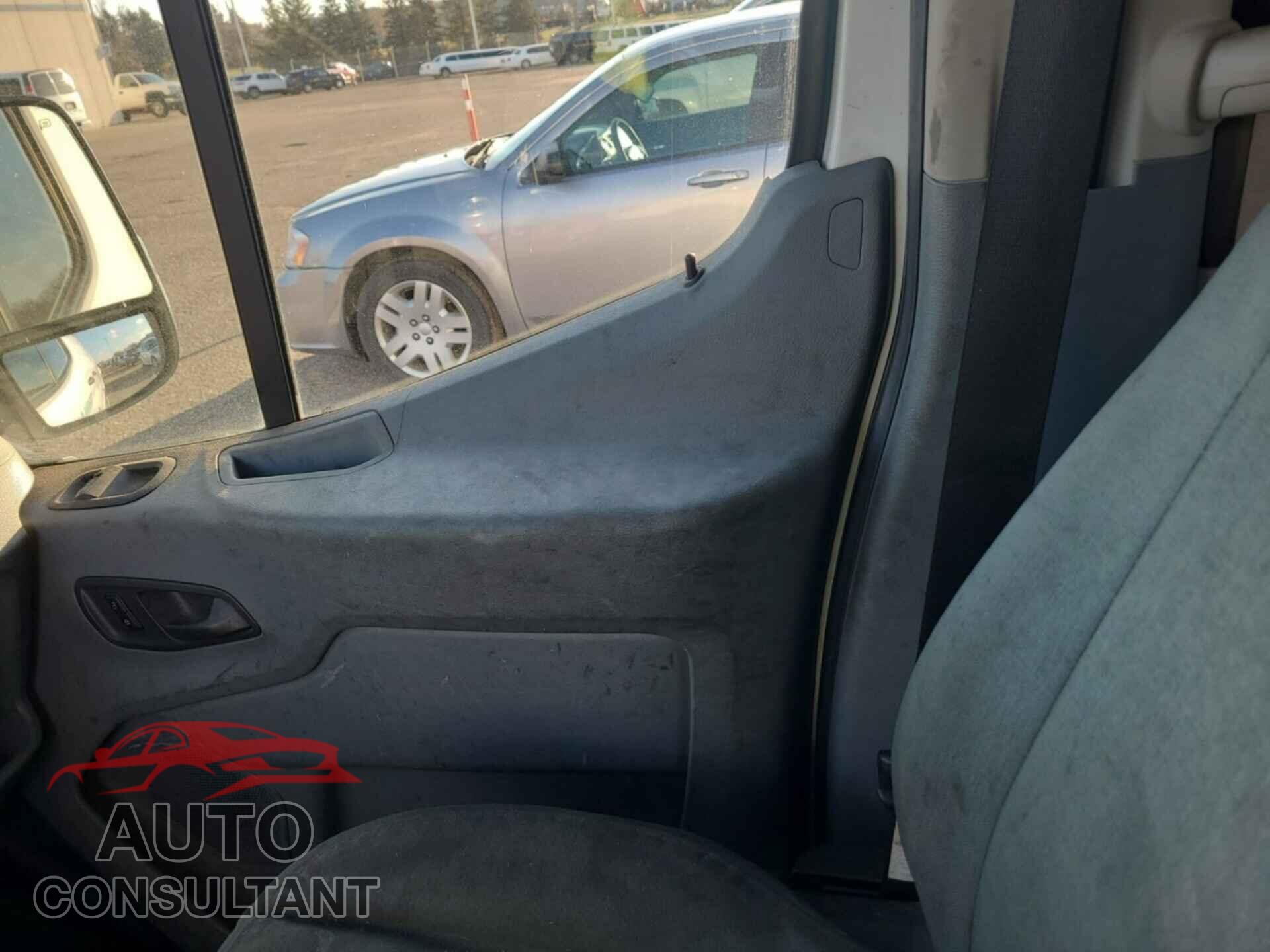 FORD TRANSIT 2018 - 1FTYE1YM1JKB52232