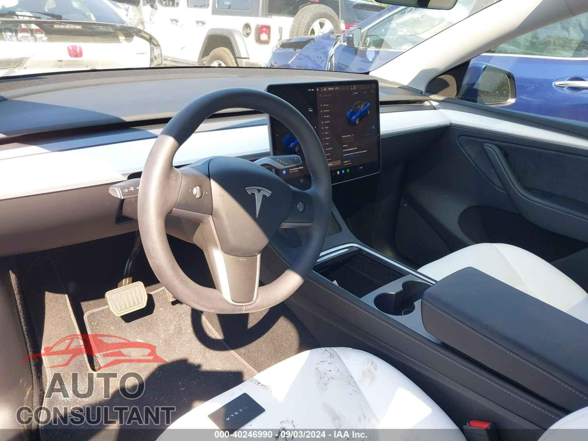 TESLA MODEL Y 2024 - 7SAYGDEE9RA240382