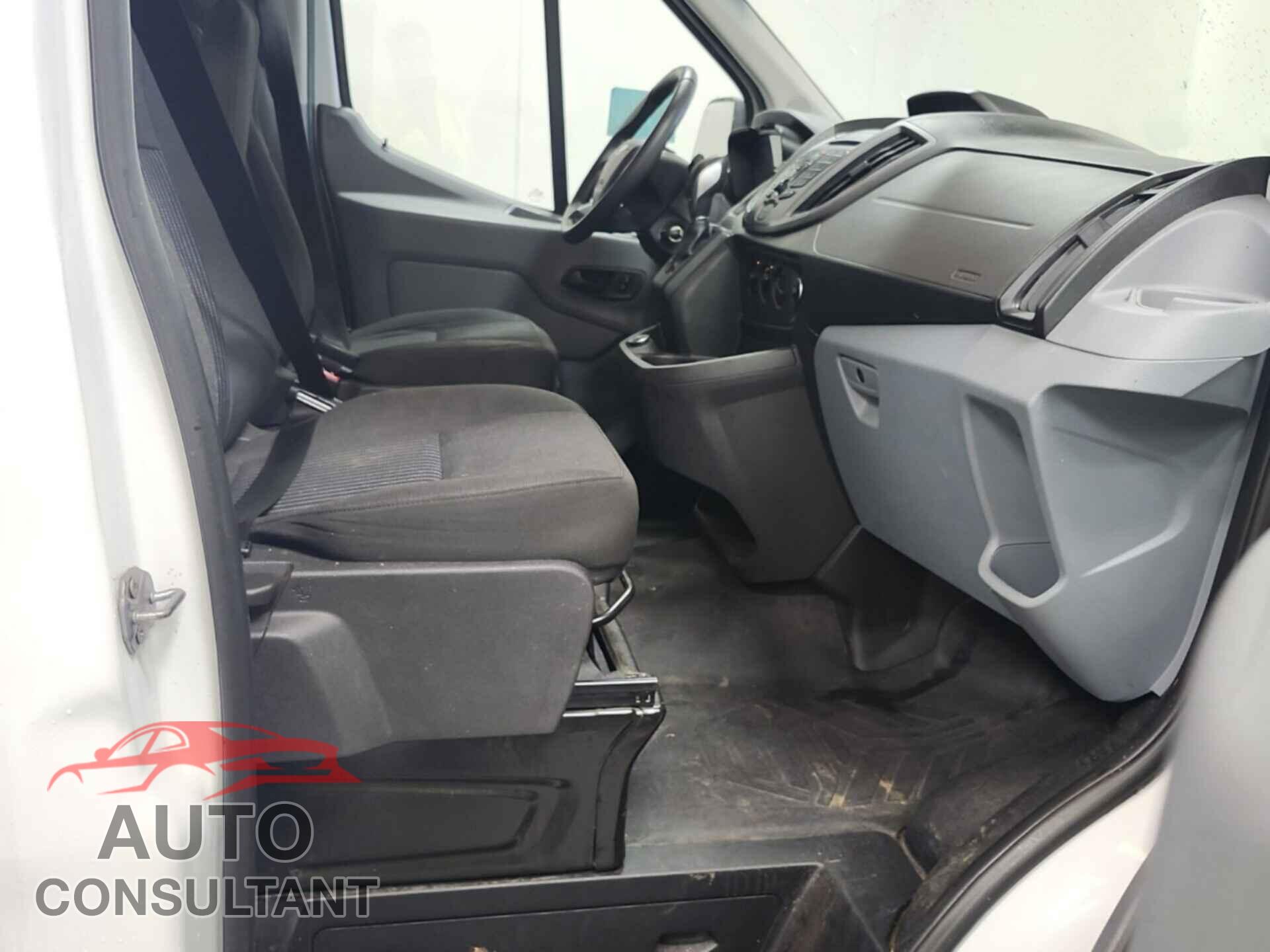 FORD TRANSIT 2019 - 1FTYR2CM3KKA04053