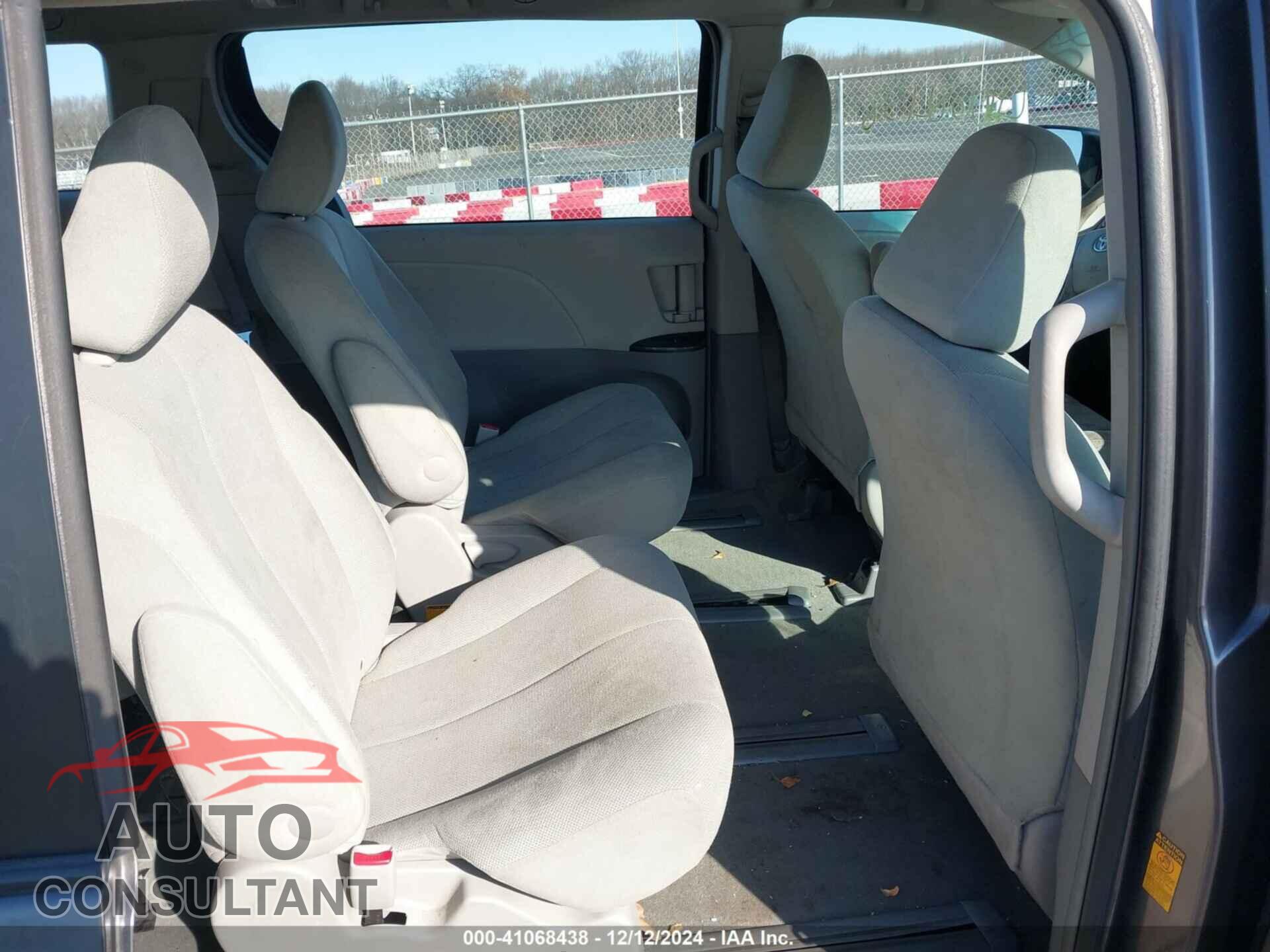 TOYOTA SIENNA 2013 - 5TDZK3DC8DS286853