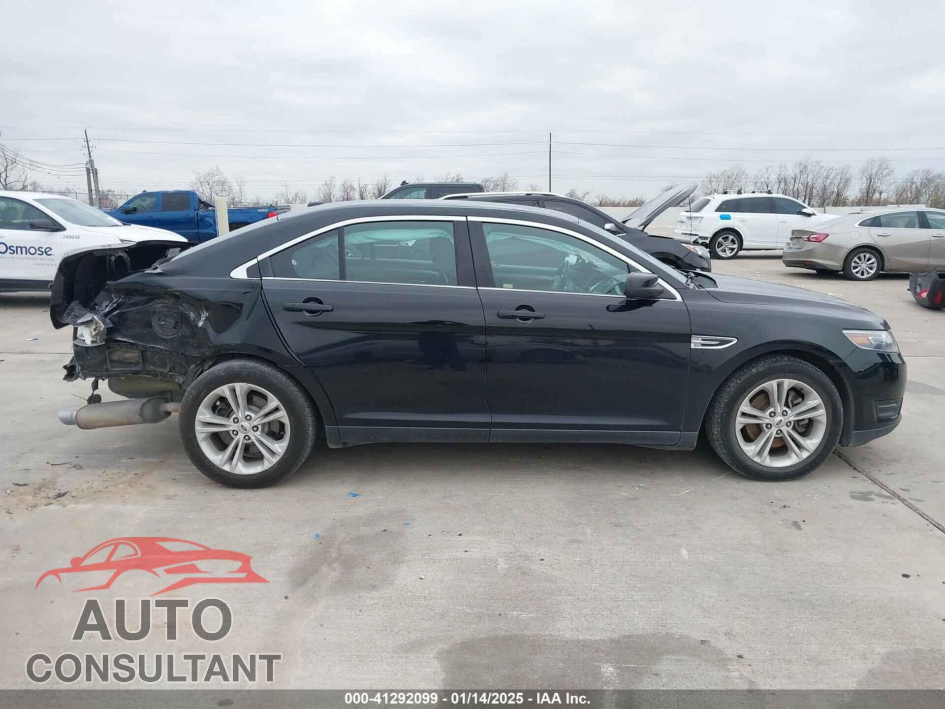 FORD TAURUS 2018 - 1FAHP2E80JG102664