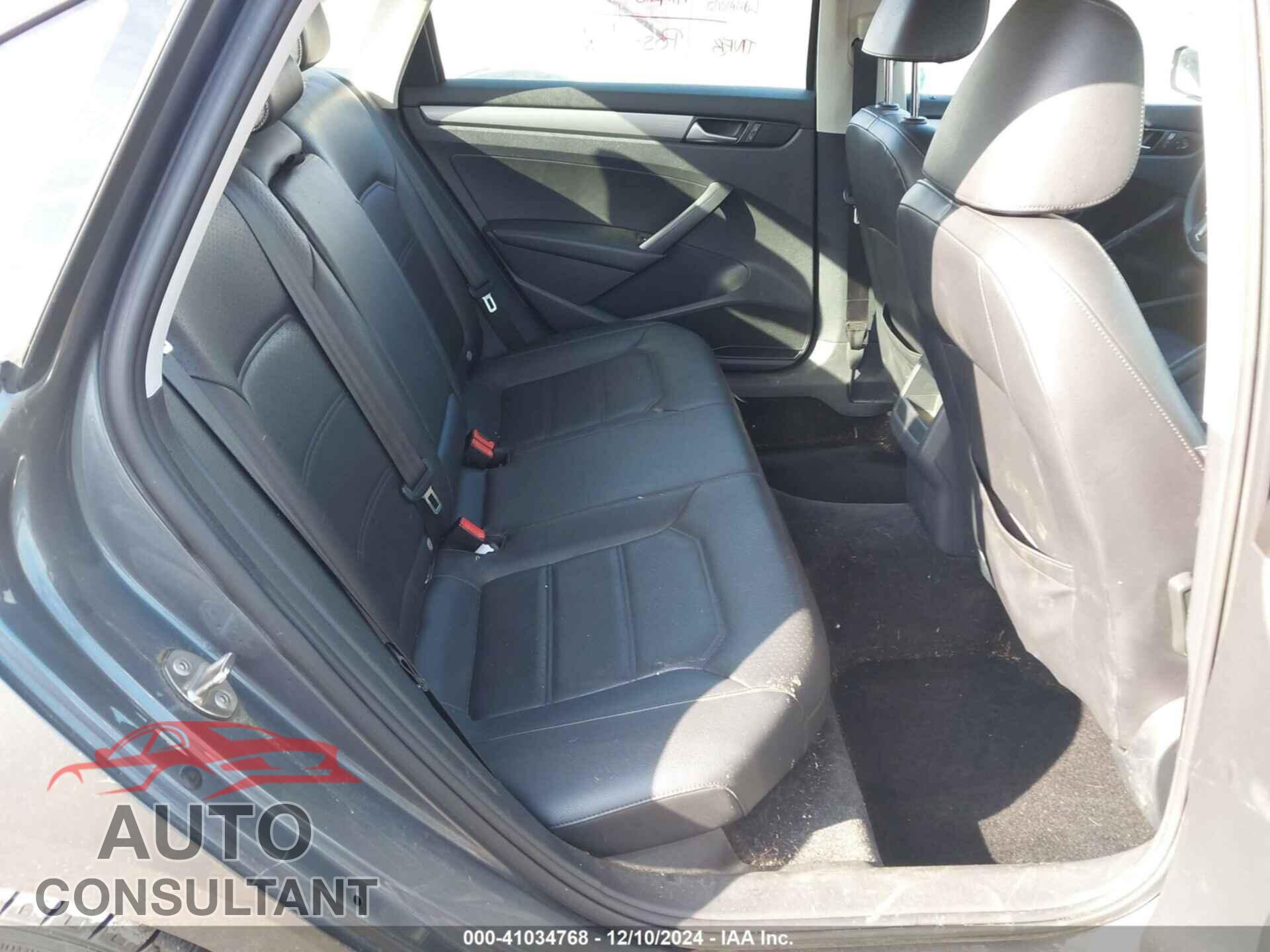 VOLKSWAGEN PASSAT 2015 - 1VWAT7A35FC122886