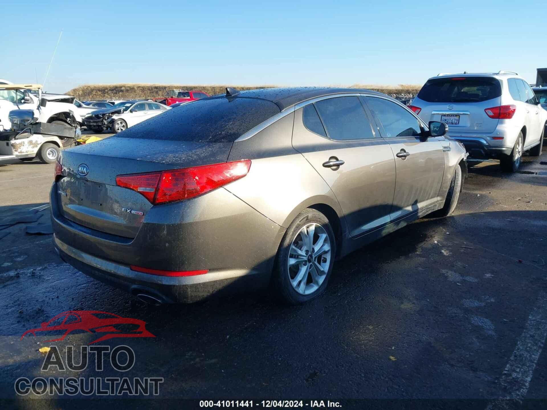 KIA OPTIMA 2011 - KNAGN4A60B5135458