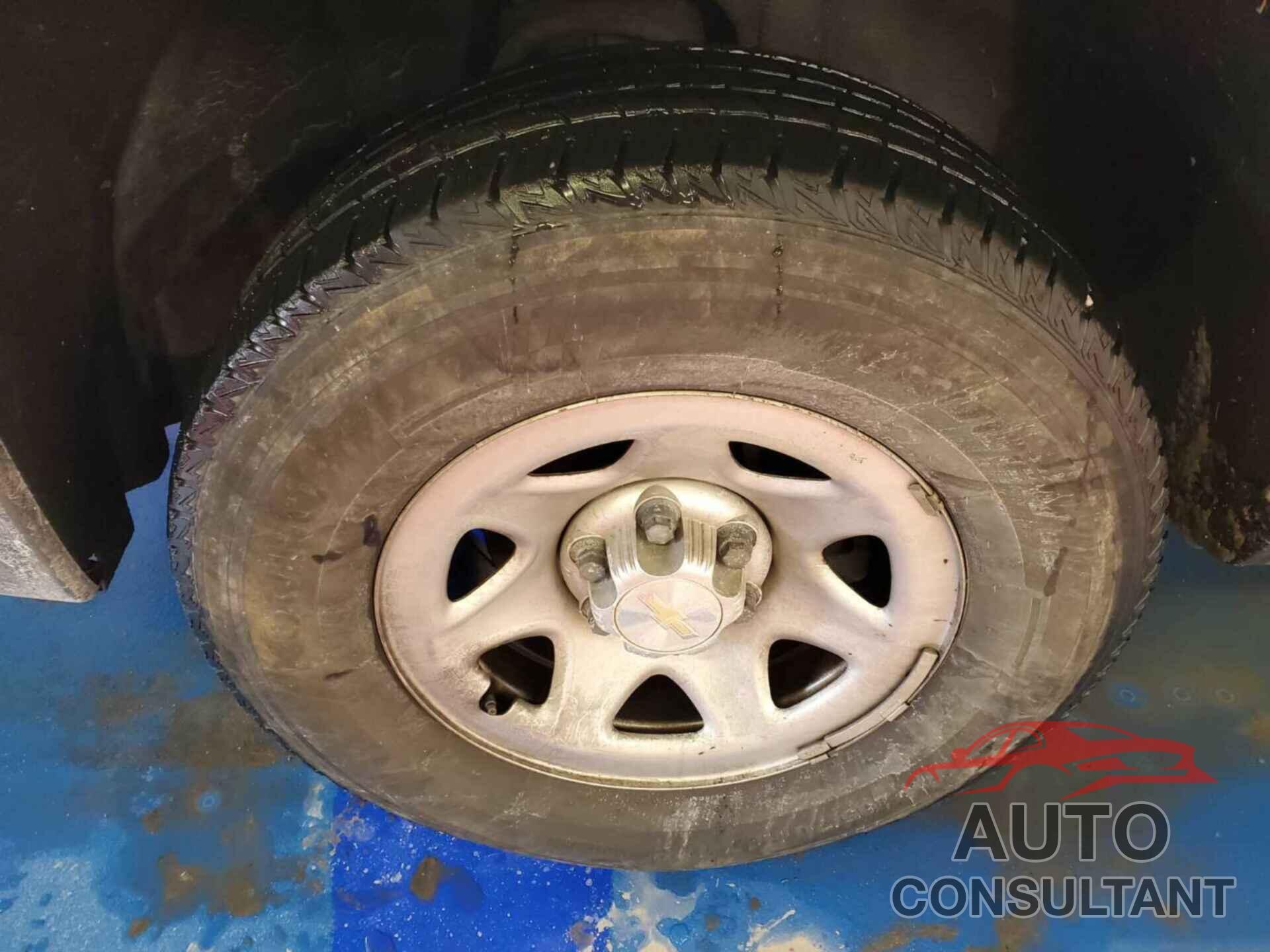 CHEVROLET SILVERADO 1500 2018 - 1GCNKNEC6JZ335017