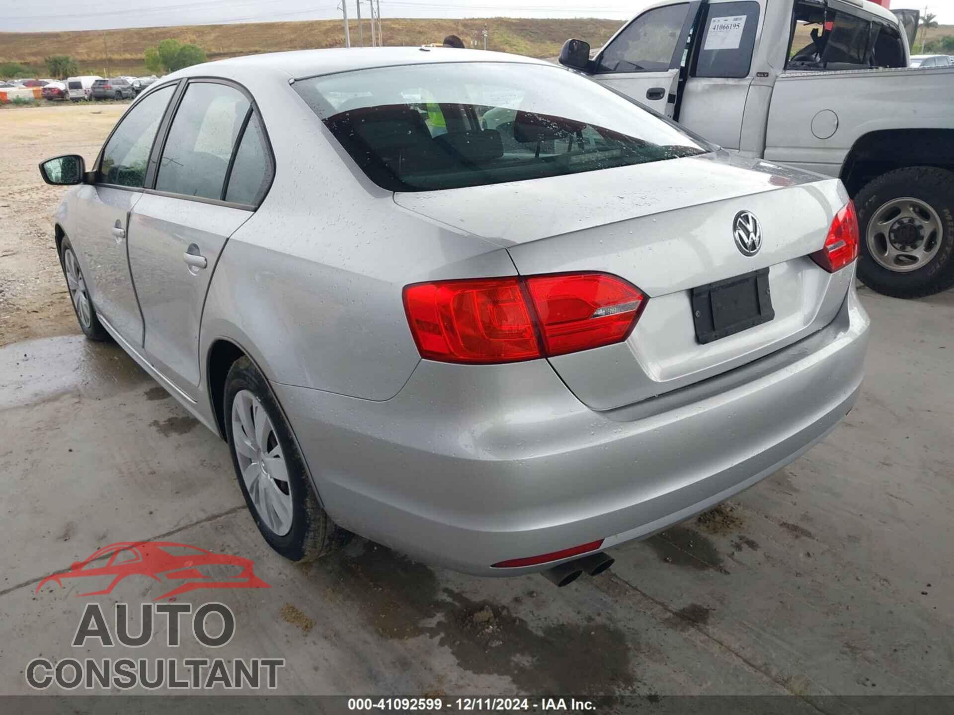 VOLKSWAGEN JETTA 2011 - 3VW2K7AJ1BM018152