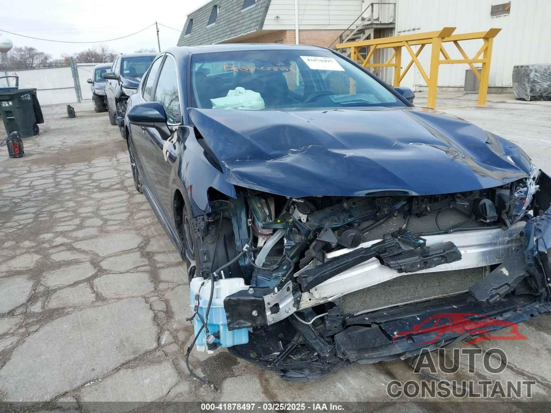 TOYOTA CAMRY 2018 - 4T1B11HK1JU667277