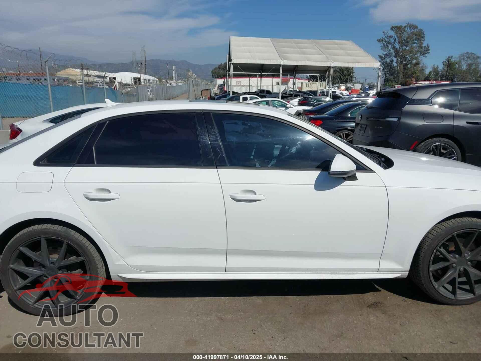 AUDI A4 2018 - WAUKMAF47JA228633