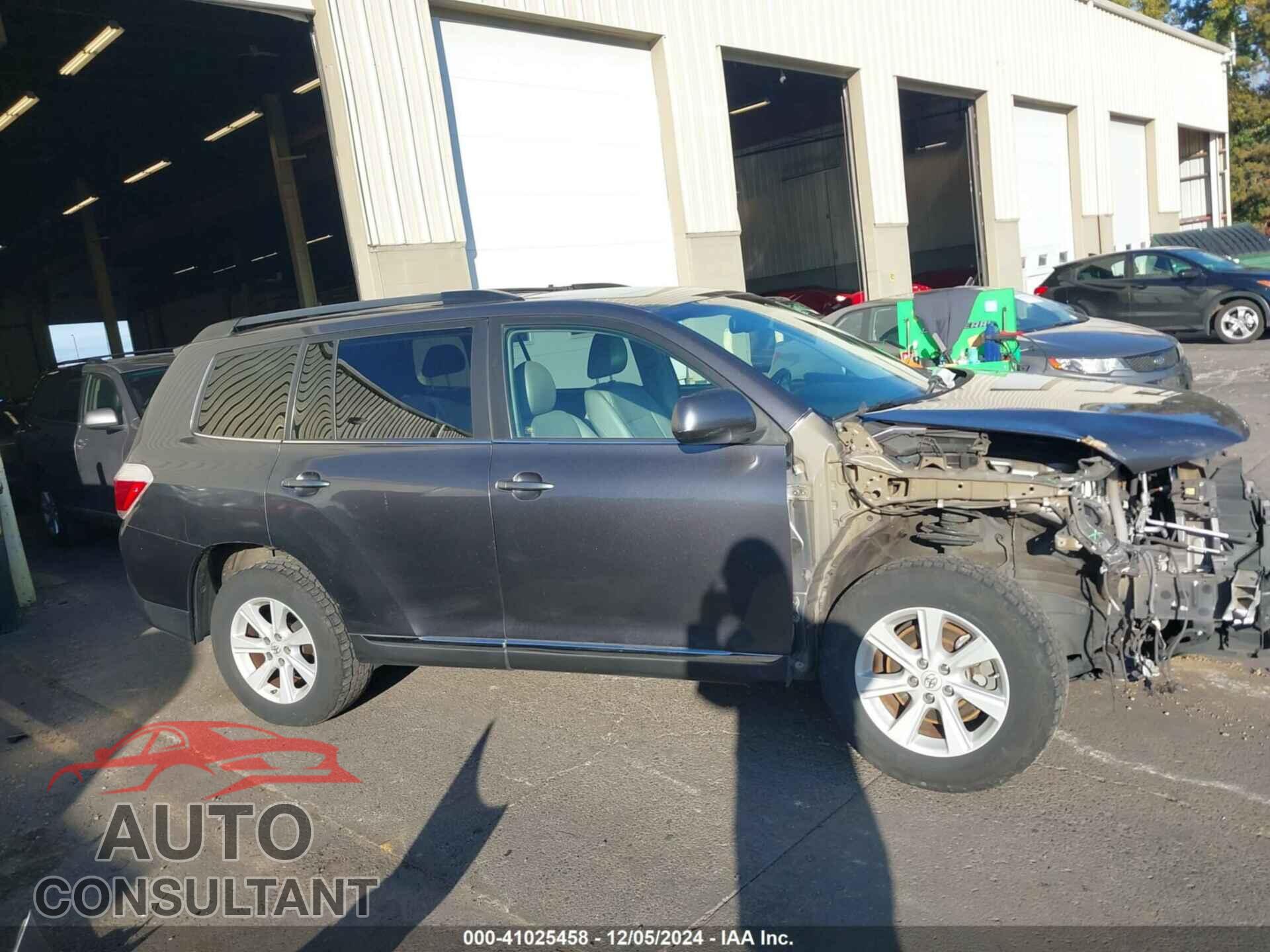 TOYOTA HIGHLANDER 2013 - 5TDBK3EH8DS221531