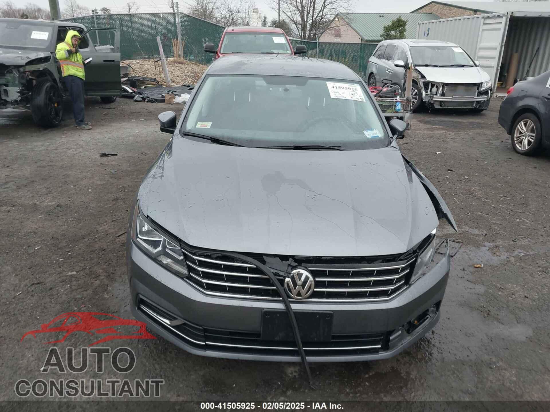 VOLKSWAGEN PASSAT 2017 - 1VWAT7A38HC025121