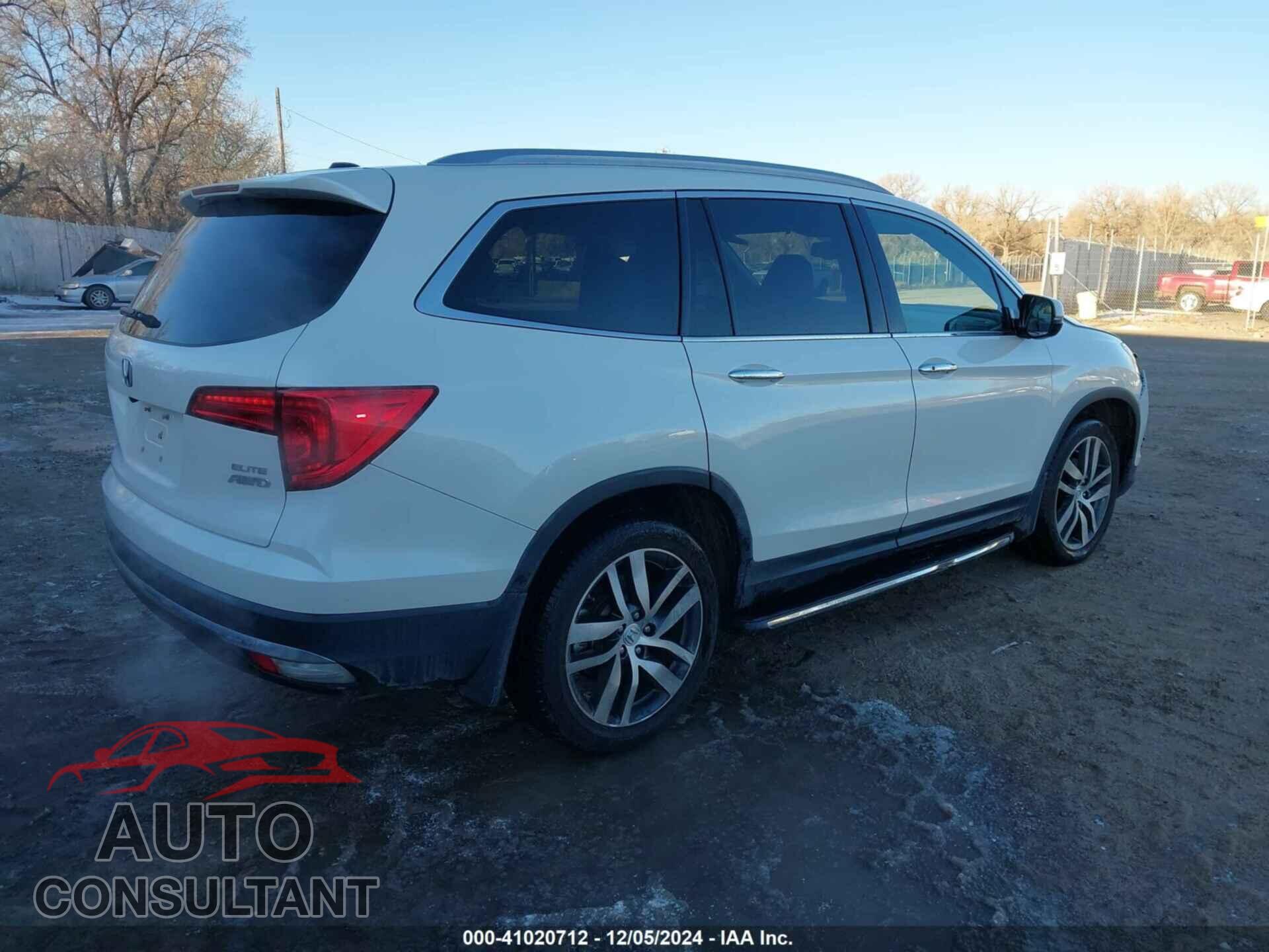 HONDA PILOT 2017 - 5FNYF6H00HB009173
