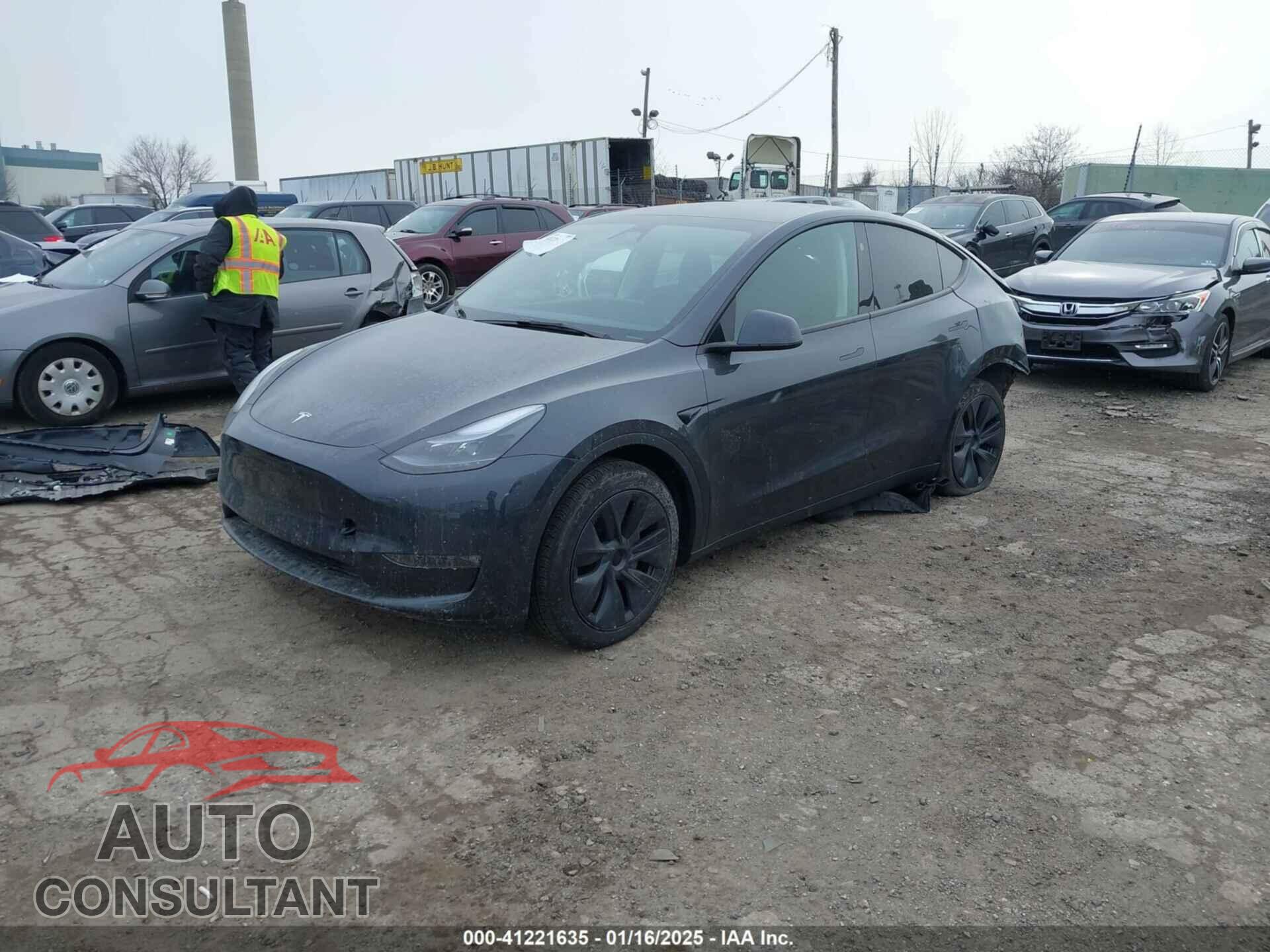 TESLA MODEL Y 2024 - 7SAYGAEE9RF180802