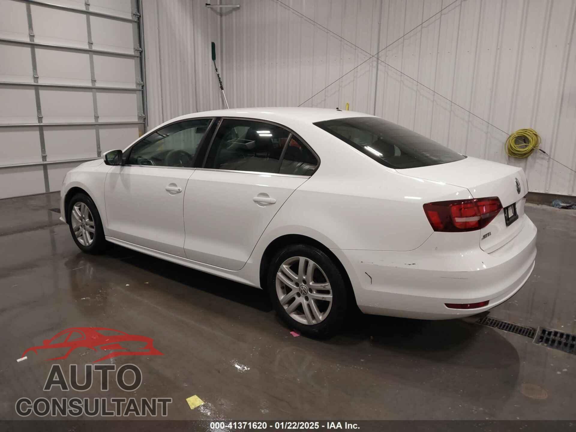 VOLKSWAGEN JETTA 2017 - 3VW2B7AJXHM282818