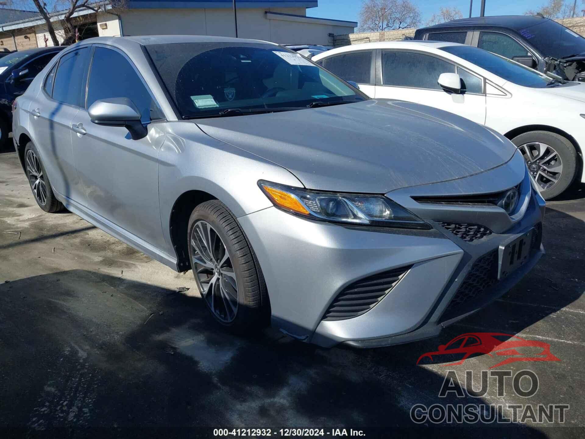 TOYOTA CAMRY 2018 - 4T1B11HK1JU581130