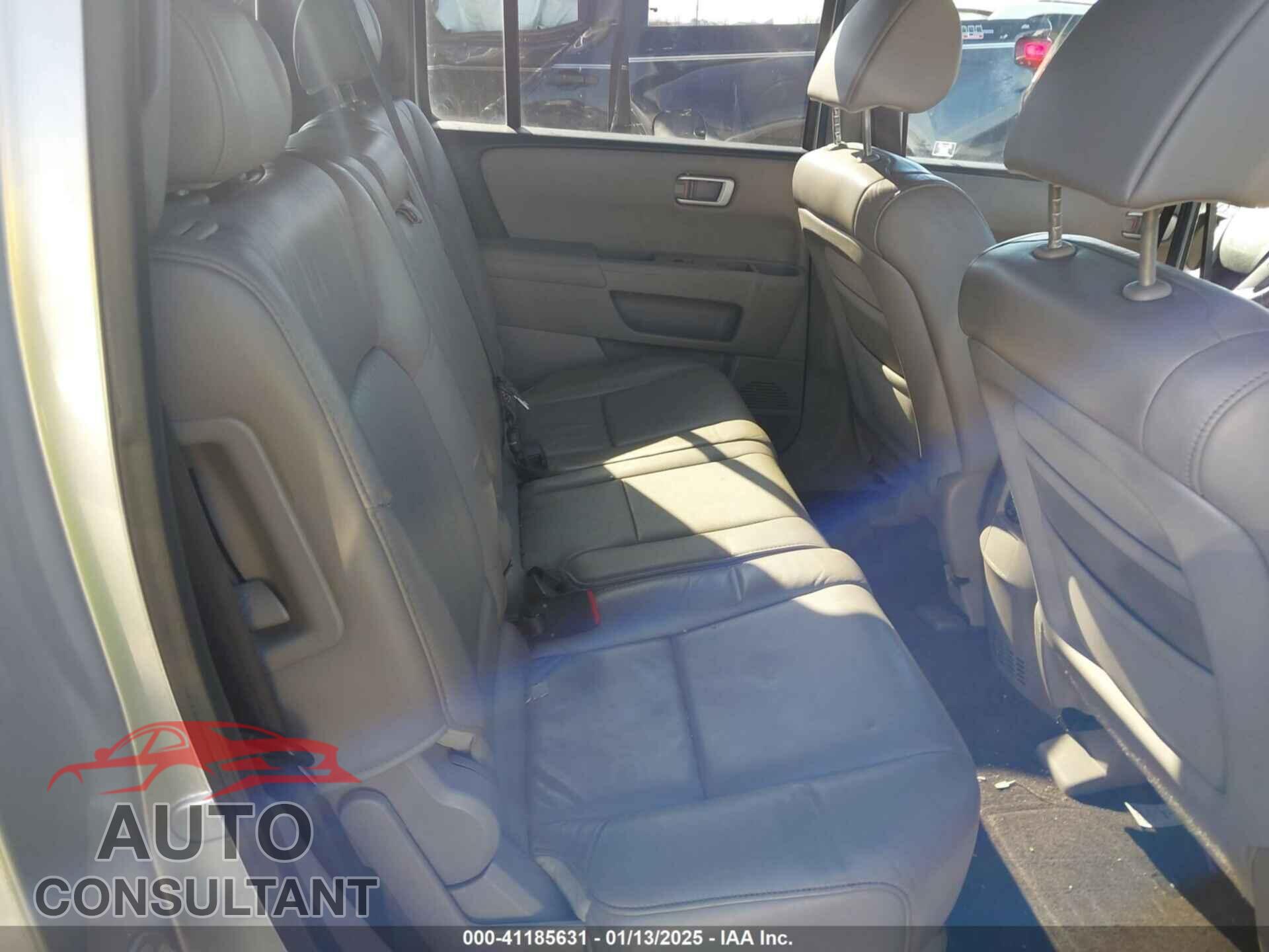 HONDA PILOT 2011 - 5FNYF3H74BB040400