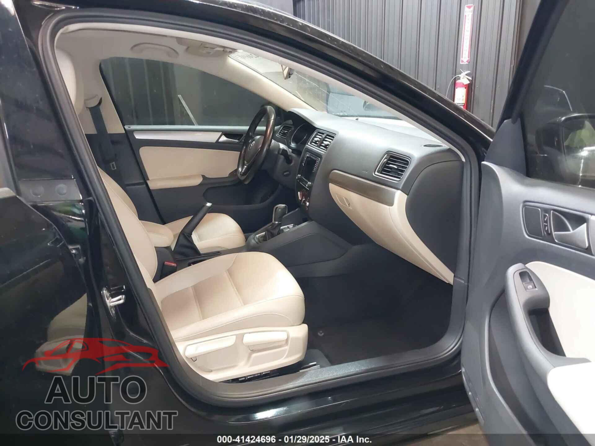 VOLKSWAGEN JETTA 2017 - 3VWDB7AJXHM383513