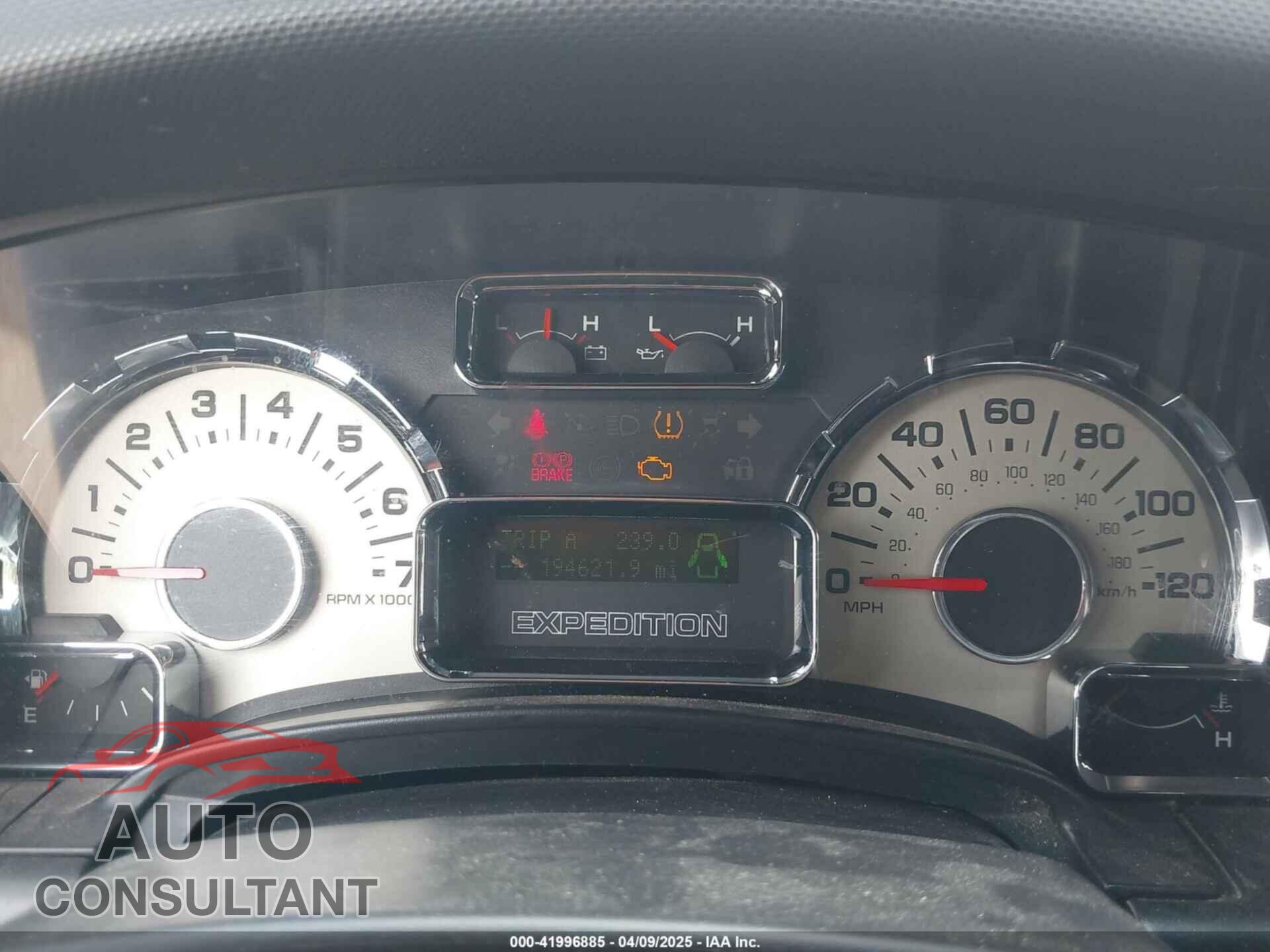 FORD EXPEDITION 2011 - 1FMJU2A58BEF04375