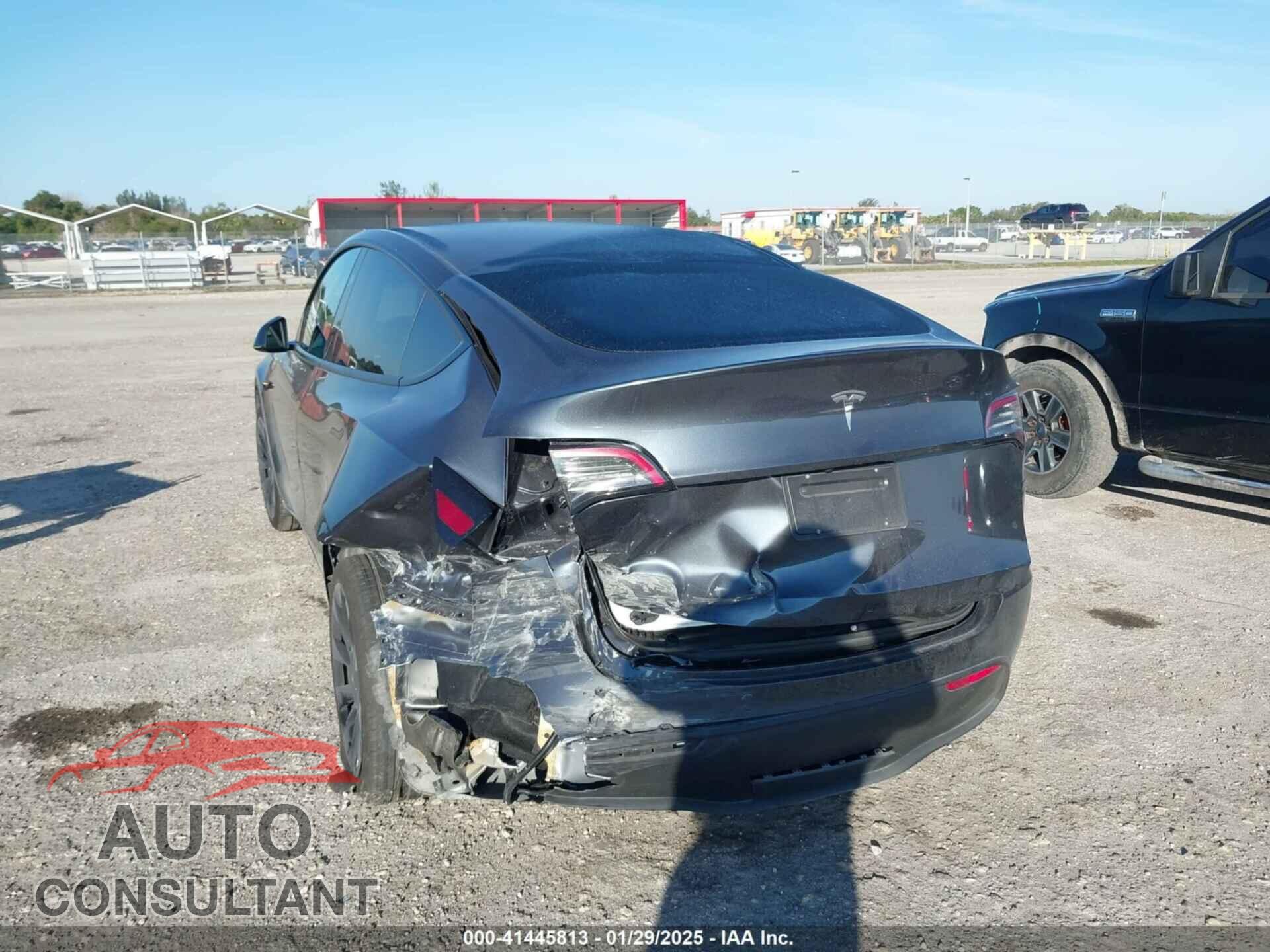 TESLA MODEL Y 2024 - 7SAYGDED6RF009594