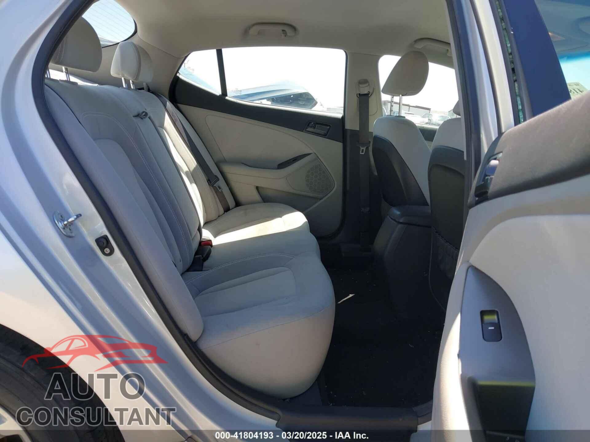 KIA OPTIMA 2011 - KNAGM4A75B5073177