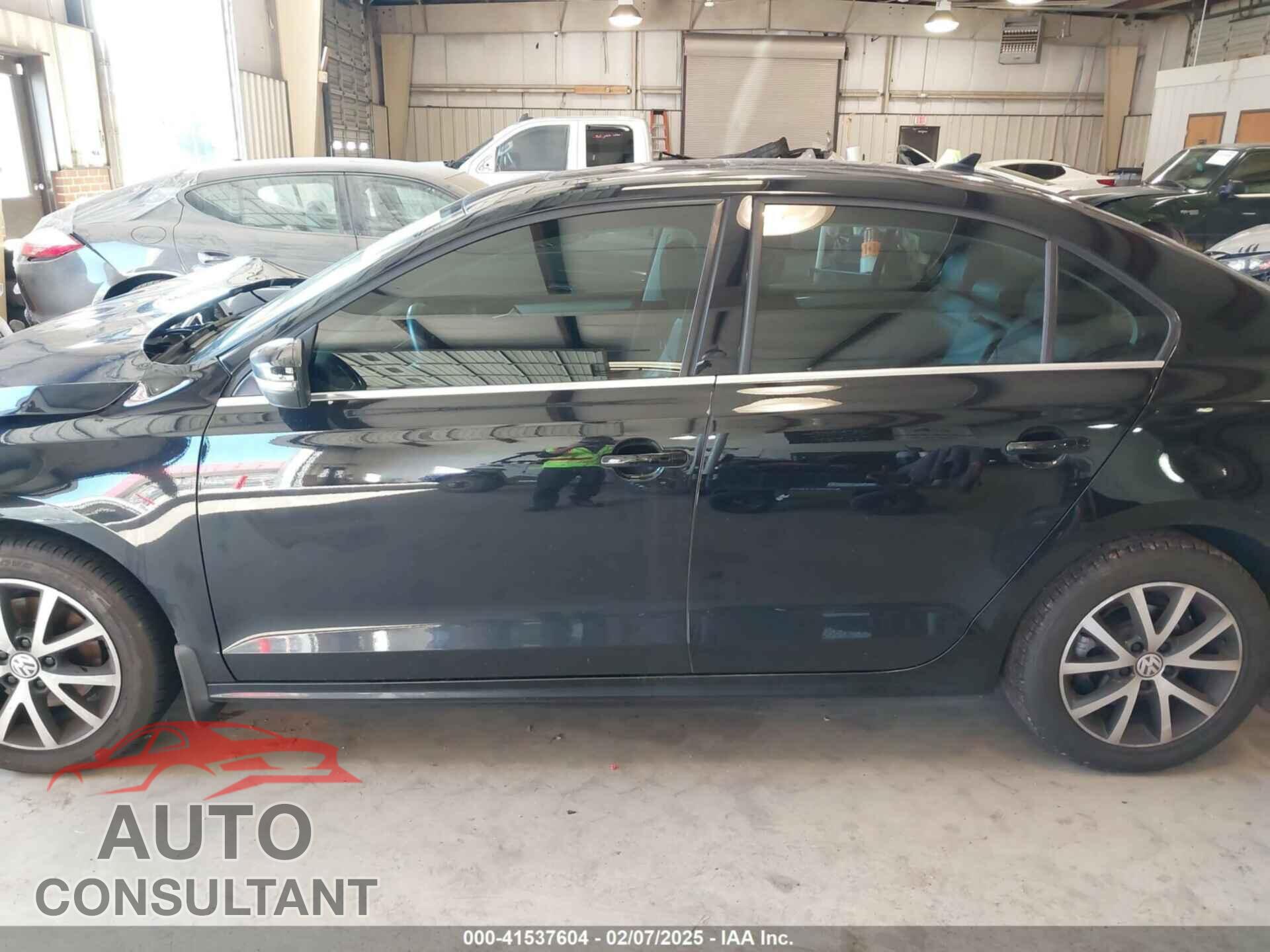 VOLKSWAGEN JETTA 2017 - 3VWDB7AJ8HM407744