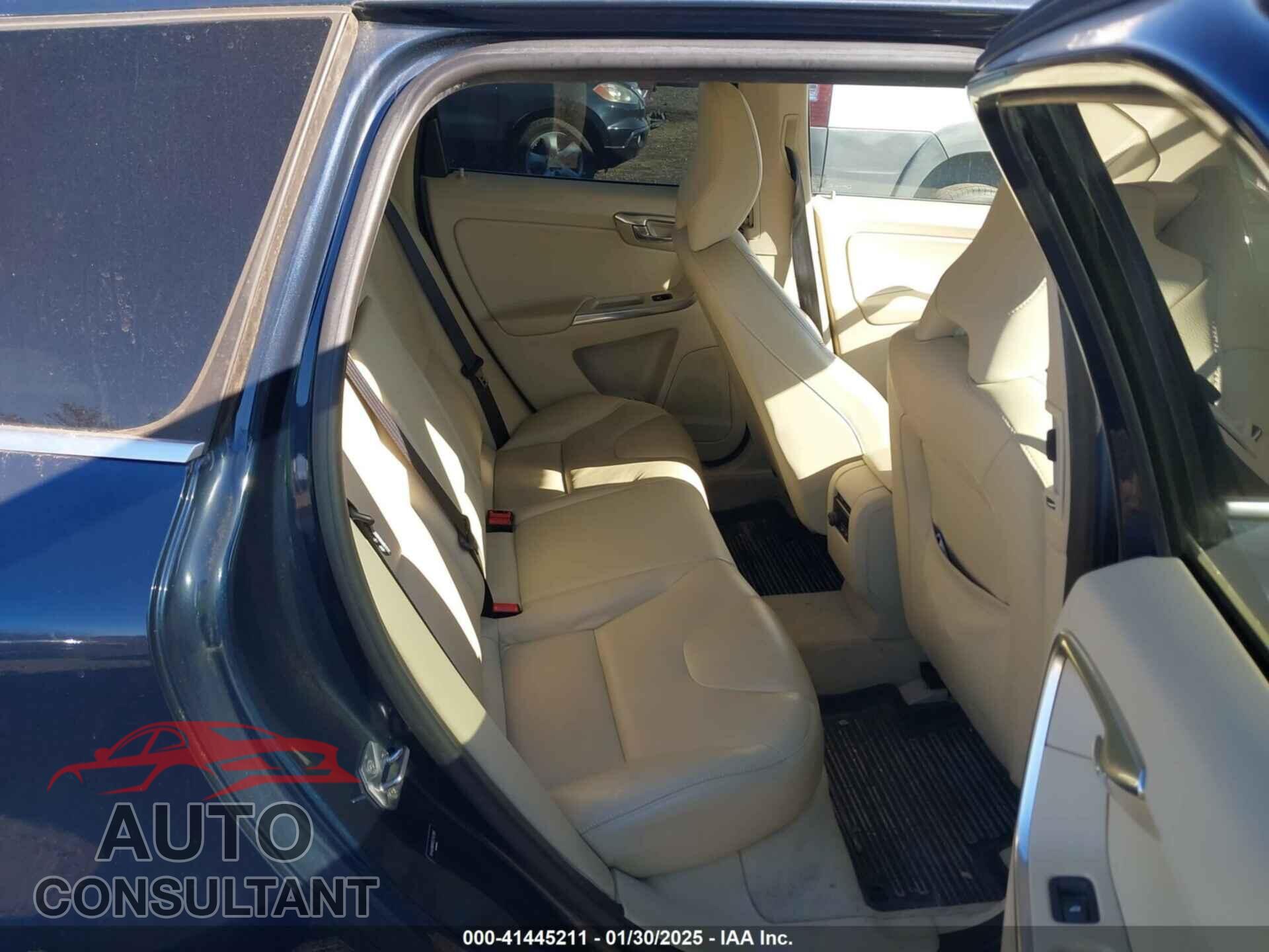 VOLVO XC60 2015 - YV440MDM3F2743199