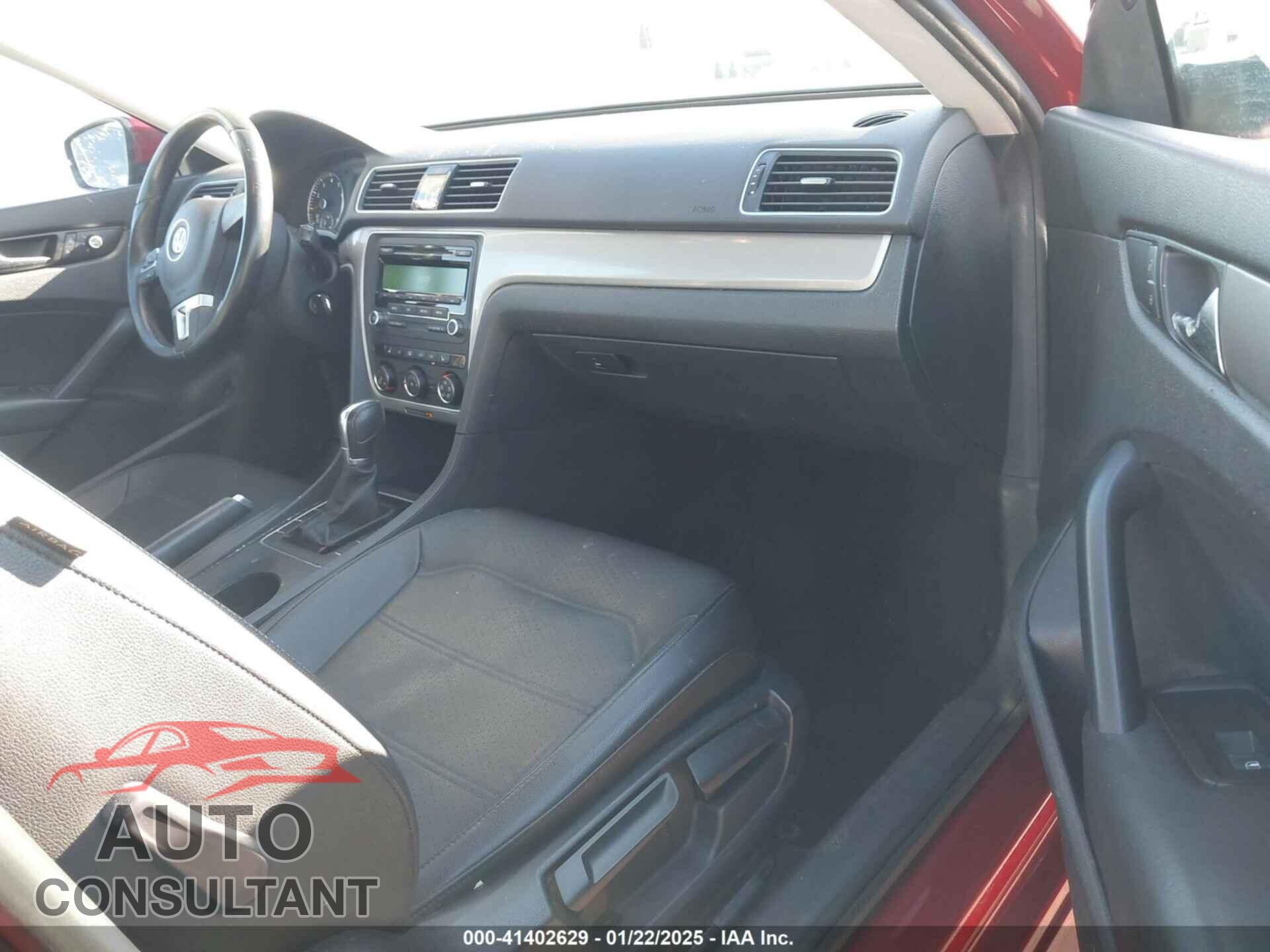 VOLKSWAGEN PASSAT 2015 - 1VWAT7A34FC014548