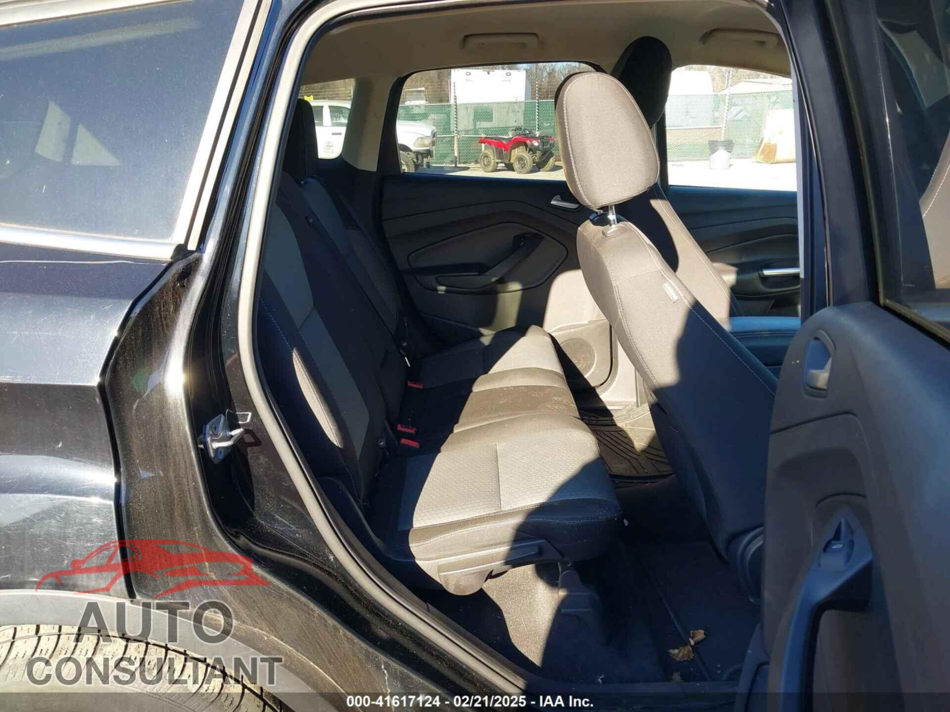 FORD ESCAPE 2017 - 1FMCU9G93HUB72310