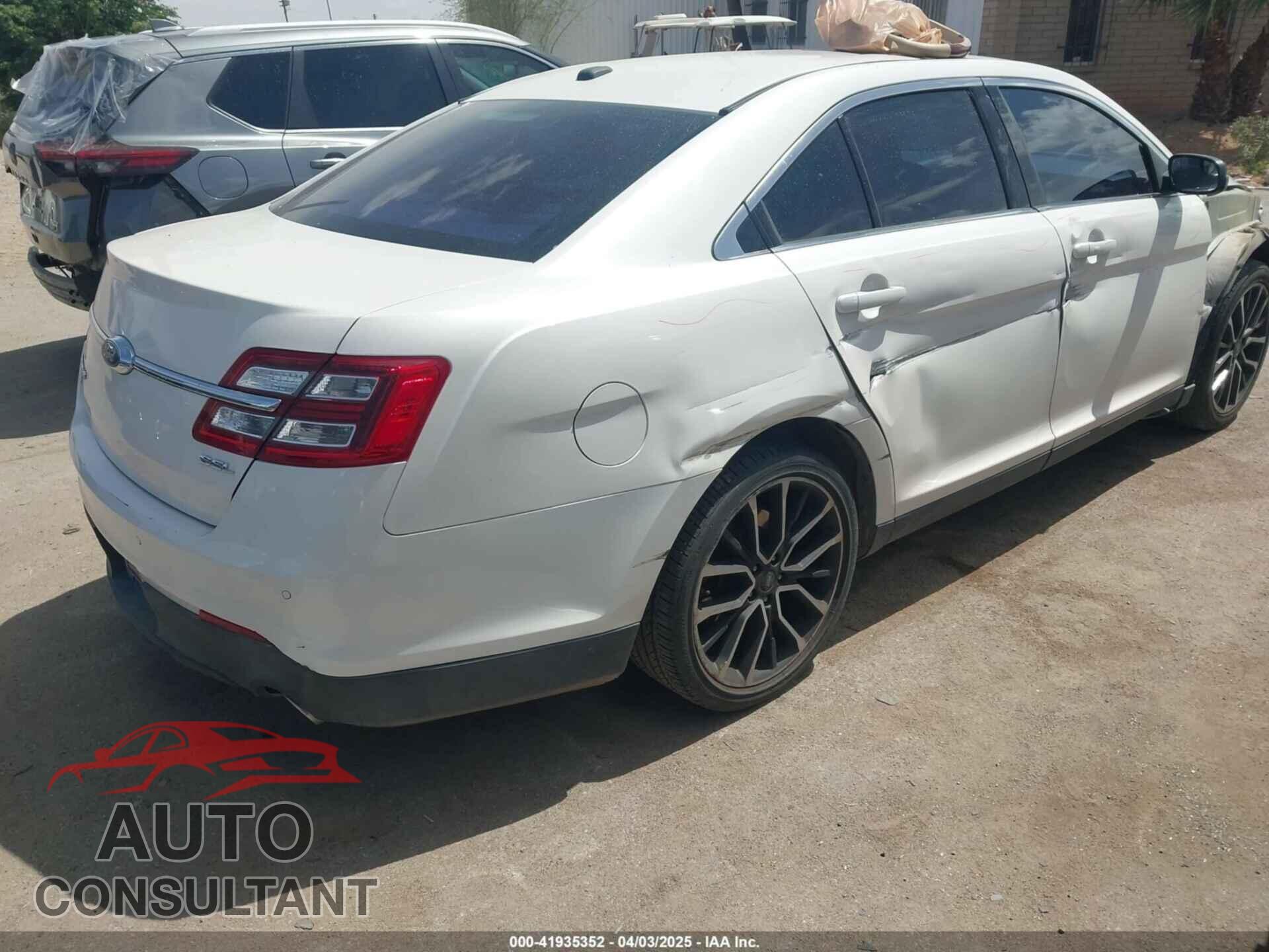 FORD TAURUS 2017 - 1FAHP2E80HG133388