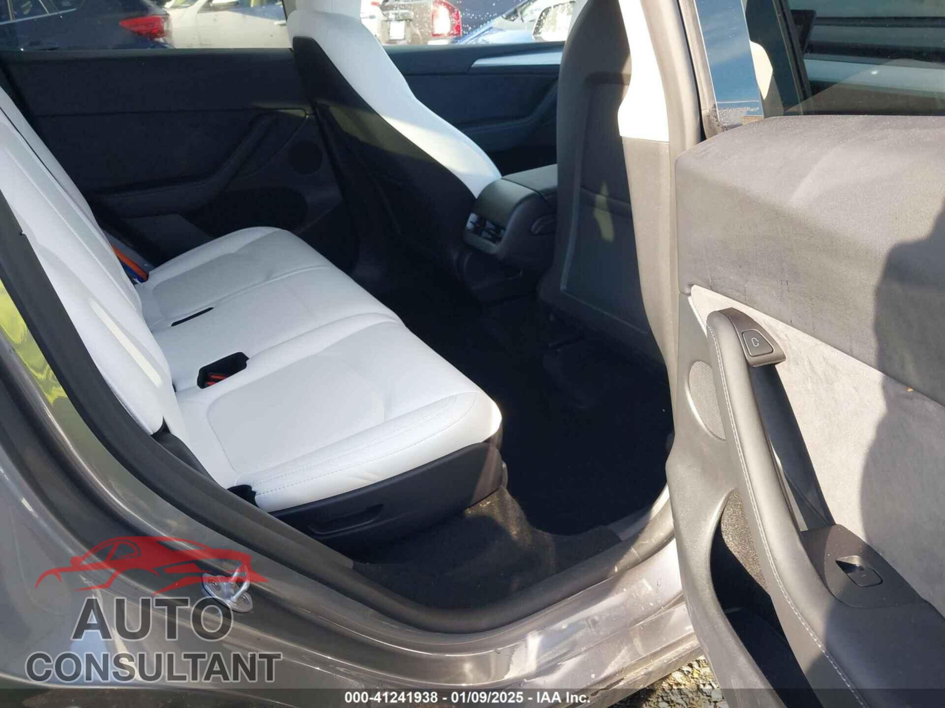 TESLA MODEL Y 2024 - 7SAYGAEE0RF177075