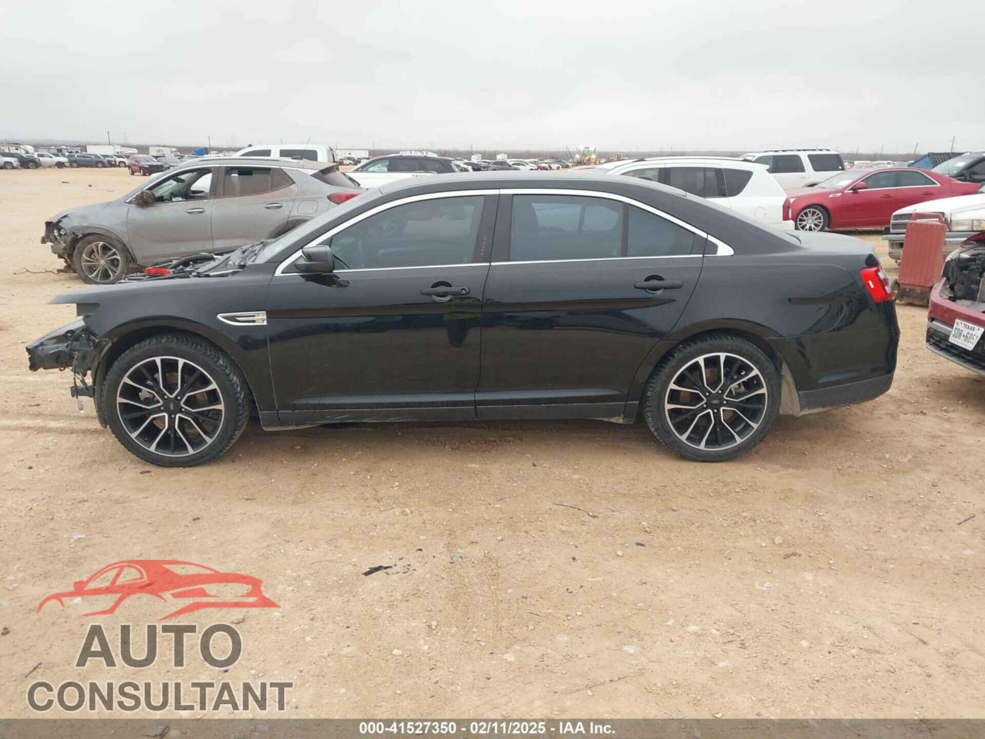 FORD TAURUS 2018 - 1FAHP2E89JG102663