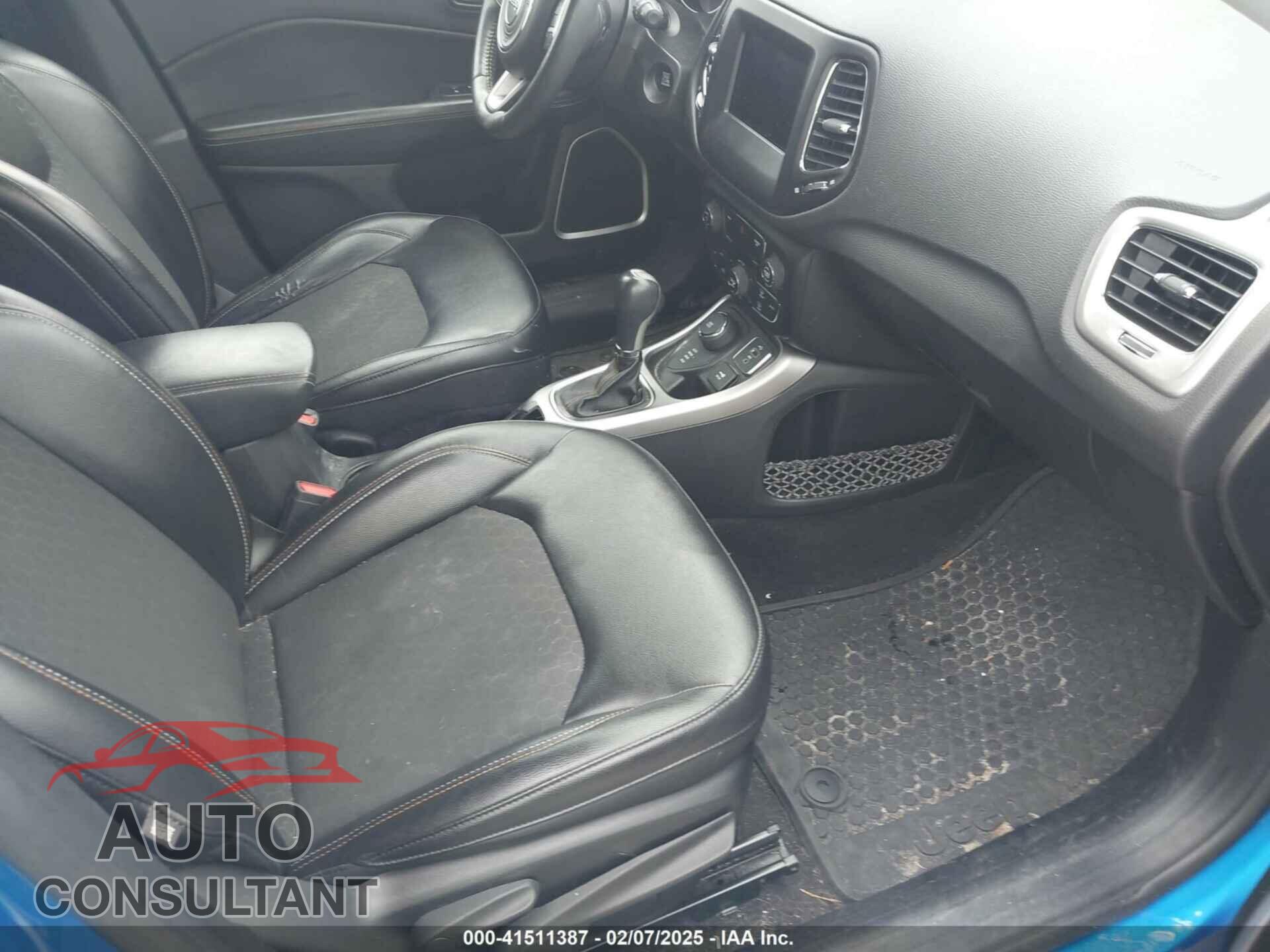 JEEP COMPASS 2018 - 3C4NJDBB1JT131225
