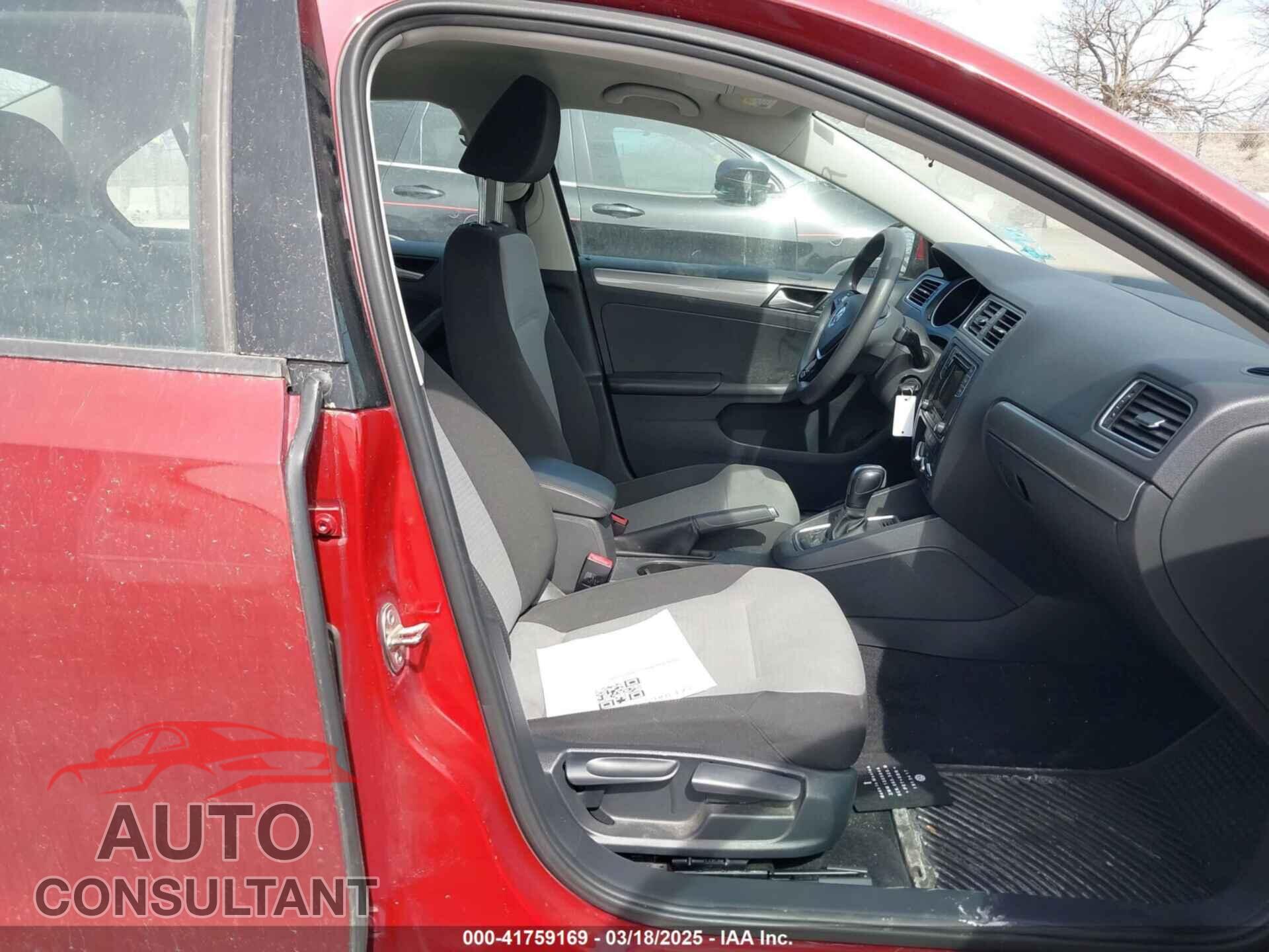 VOLKSWAGEN JETTA 2018 - 3VW2B7AJ5JM246475