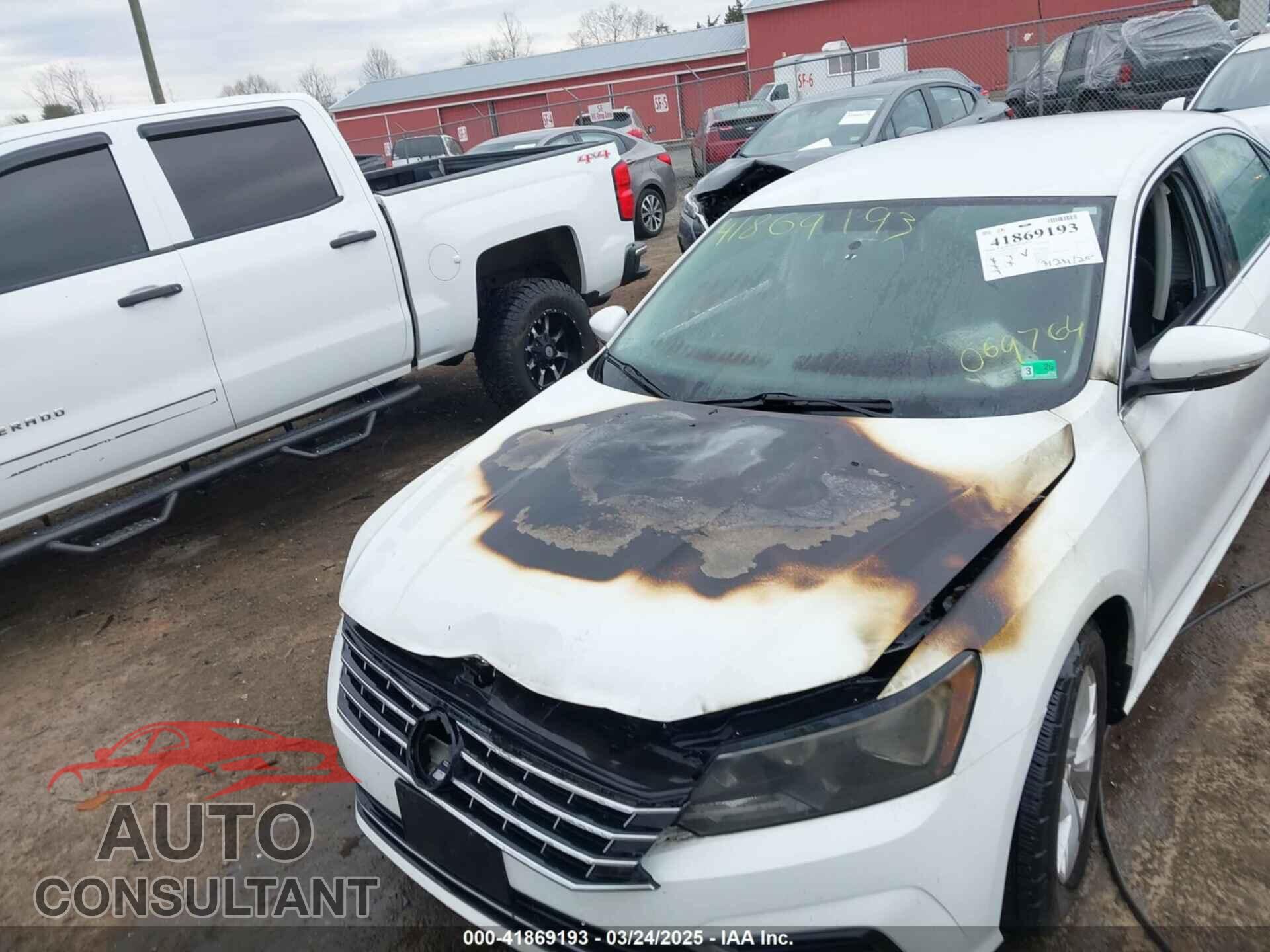 VOLKSWAGEN PASSAT 2017 - 1VWAT7A36HC069764