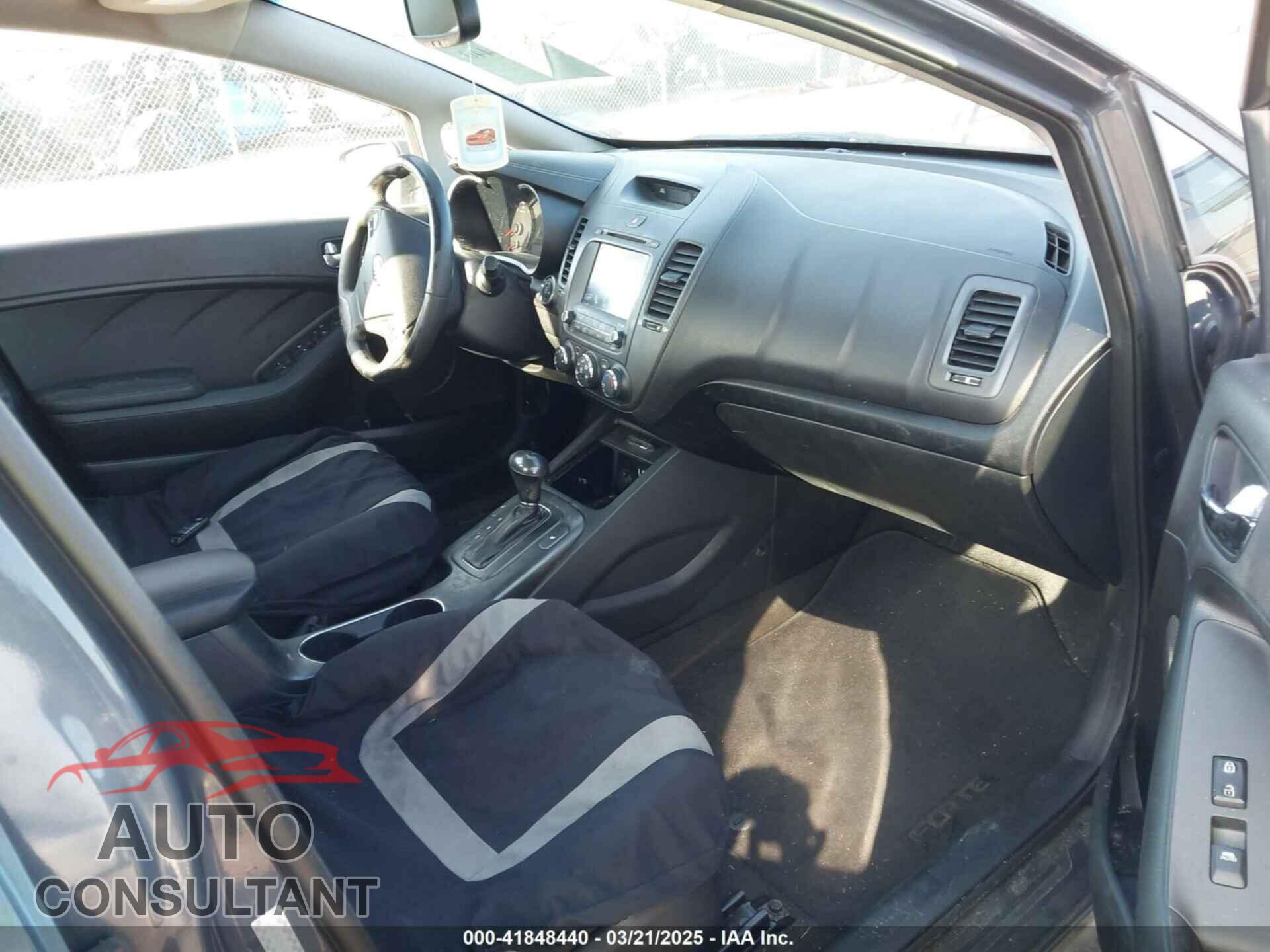 KIA FORTE 2016 - KNAFZ4A84G5489699
