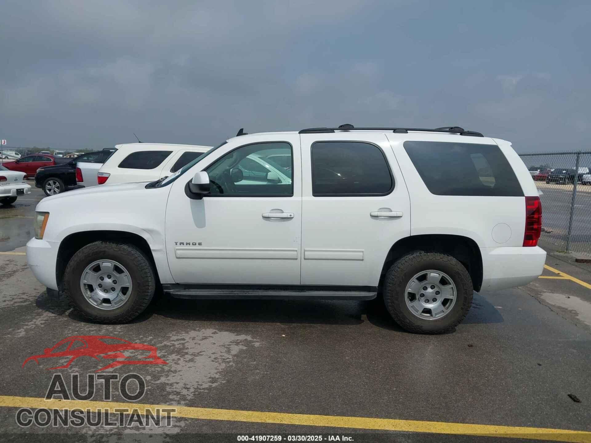 CHEVROLET TAHOE 2011 - 1GNSCAE02BR394816