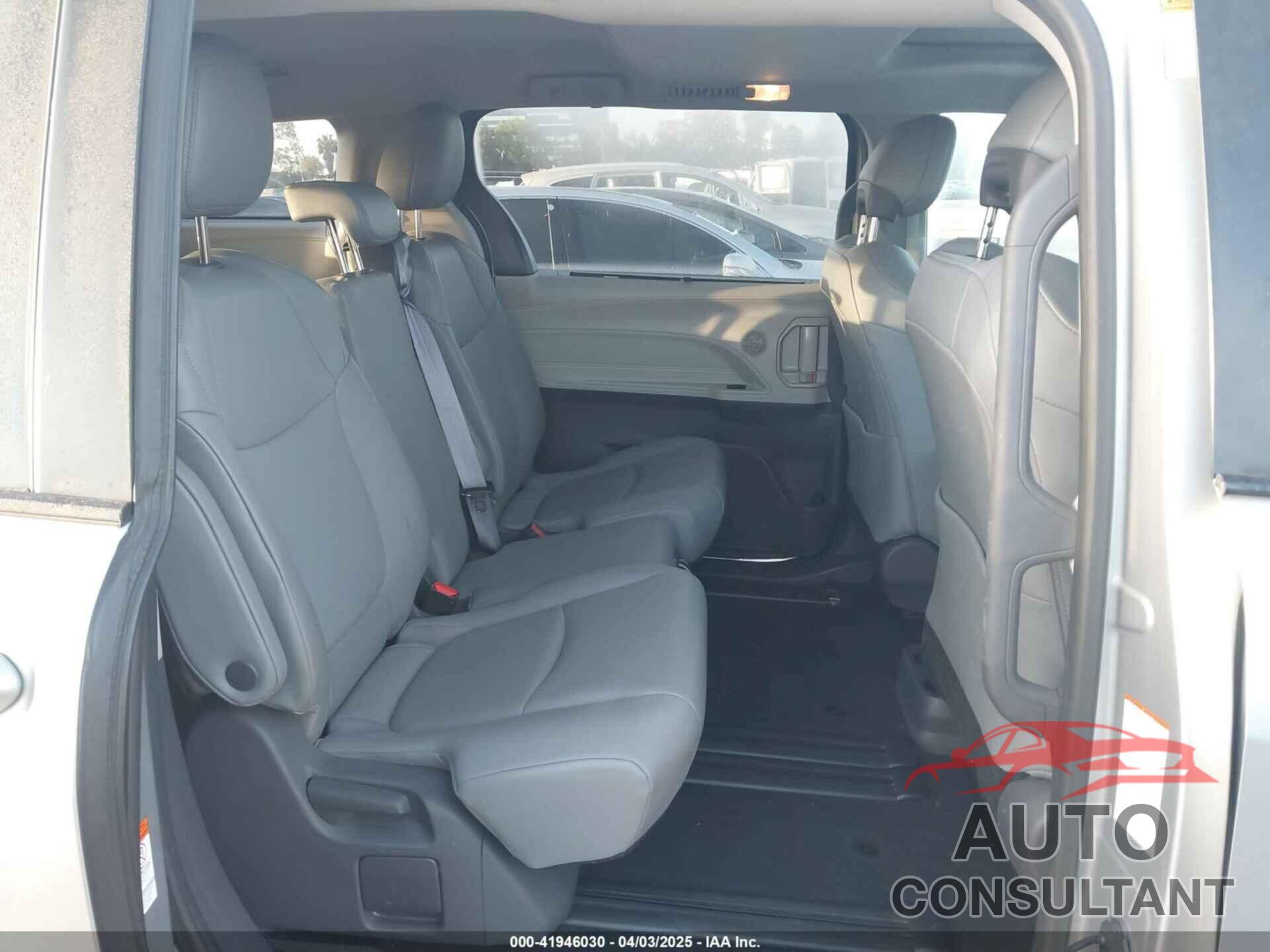 TOYOTA SIENNA 2021 - 5TDYRKEC2MS074448