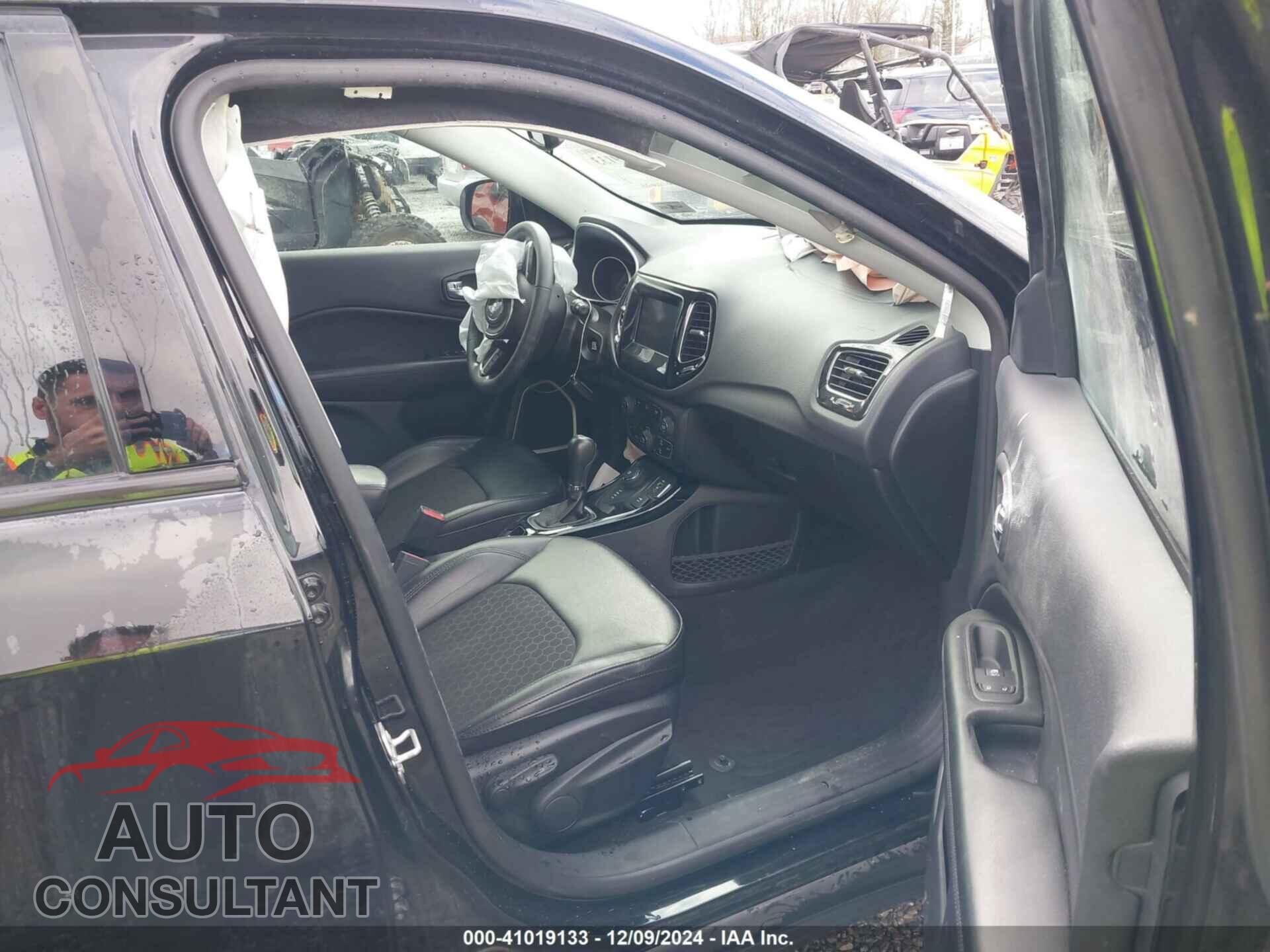 JEEP COMPASS 2020 - 3C4NJDBB9LT251809
