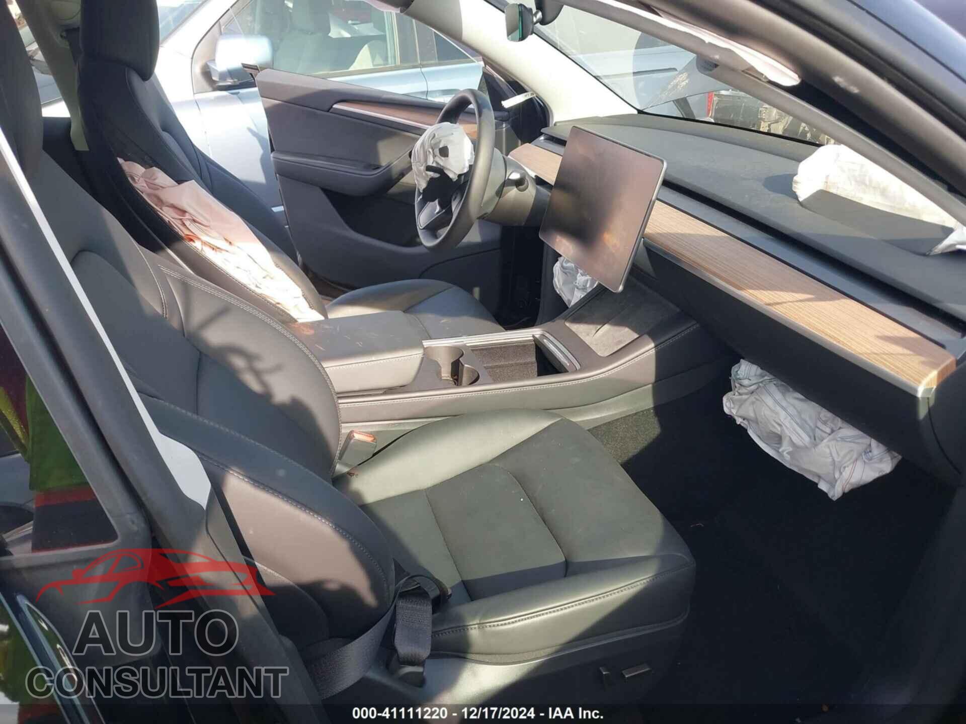 TESLA MODEL Y 2024 - 7SAYGDEE3RA329560