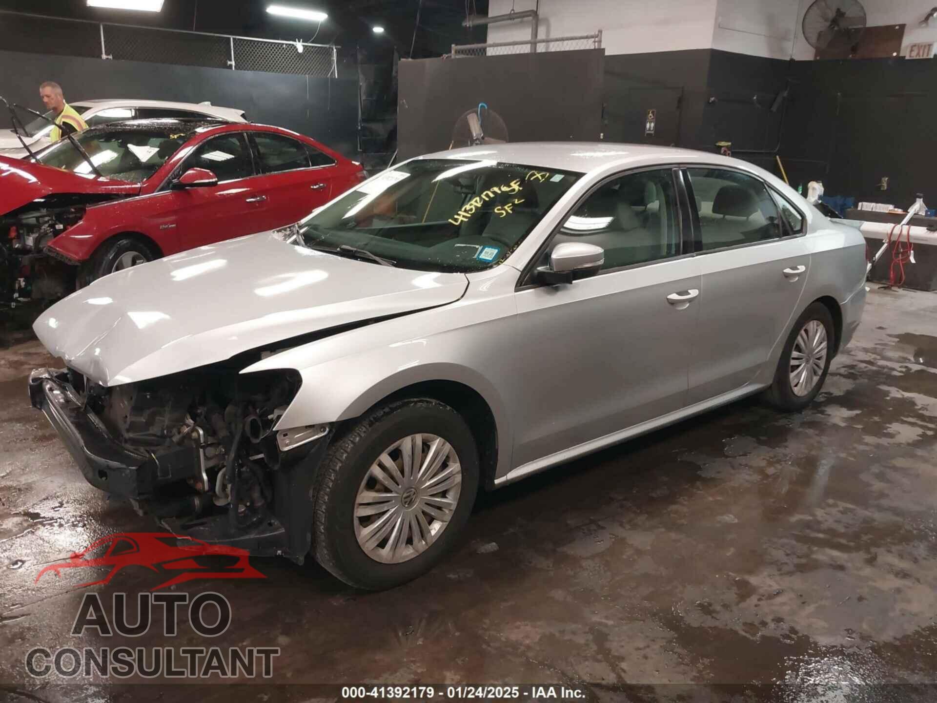 VOLKSWAGEN PASSAT 2015 - 1VWAT7A34FC036095
