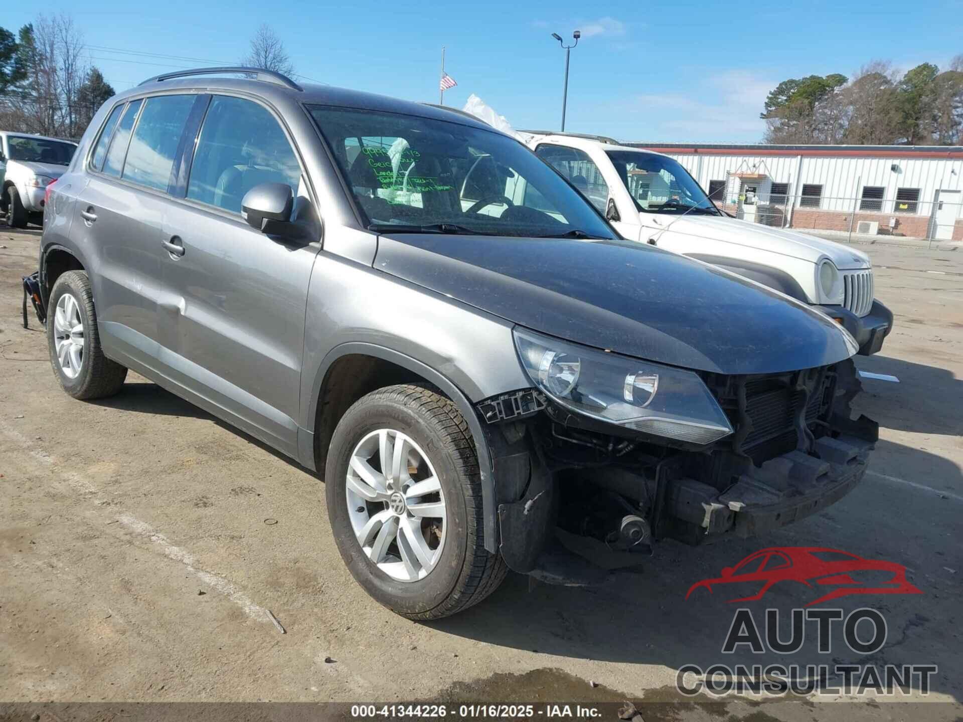 VOLKSWAGEN TIGUAN 2016 - WVGBV7AX1GW600012