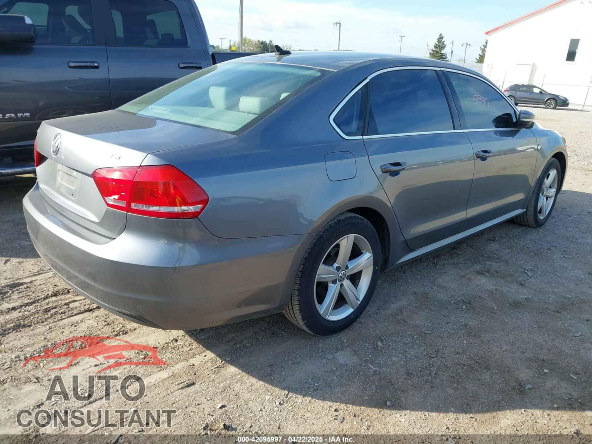 VOLKSWAGEN PASSAT 2015 - 1VWAT7A32FC109349