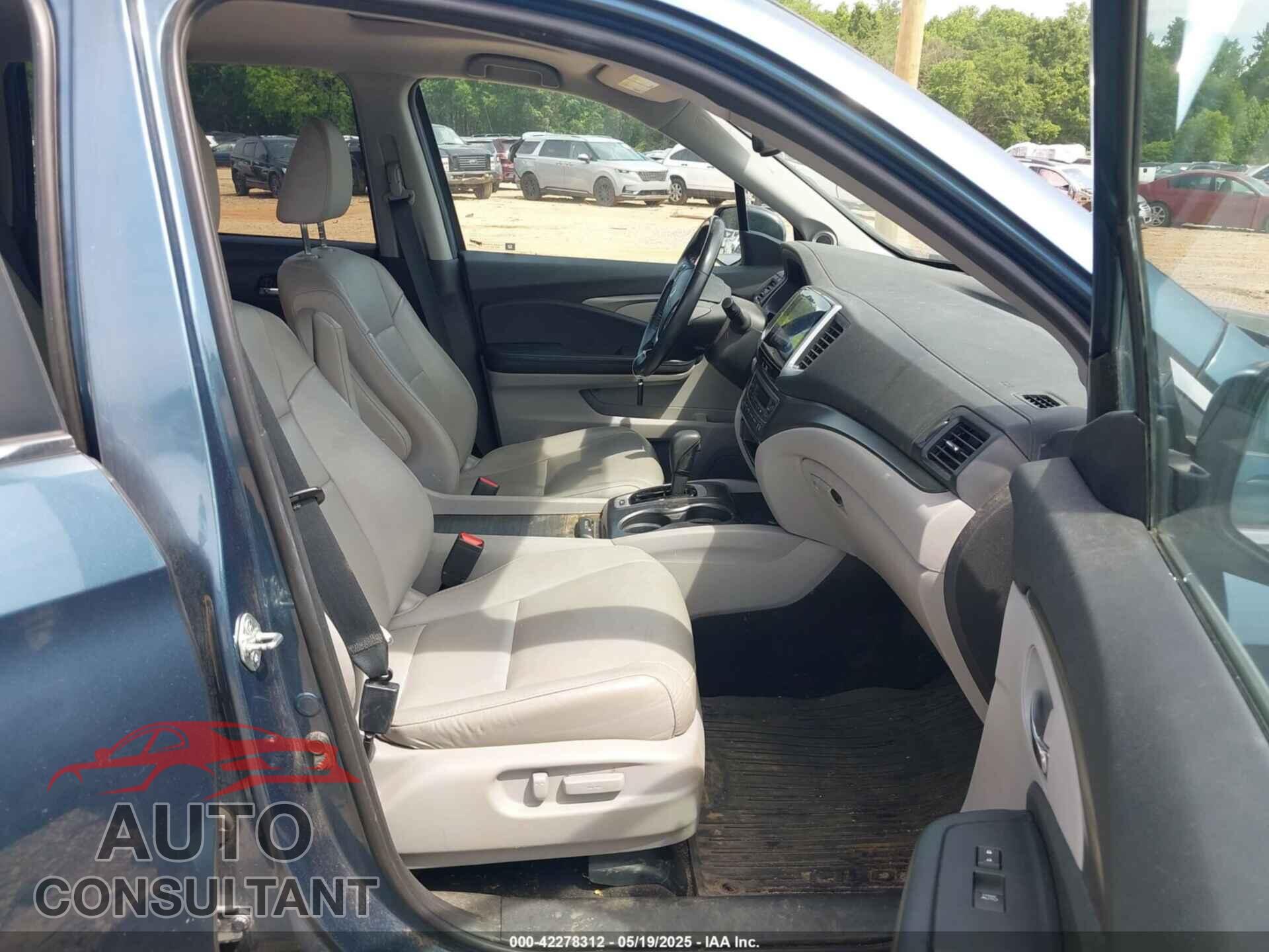 HONDA PILOT 2017 - 5FNYF6H56HB078879