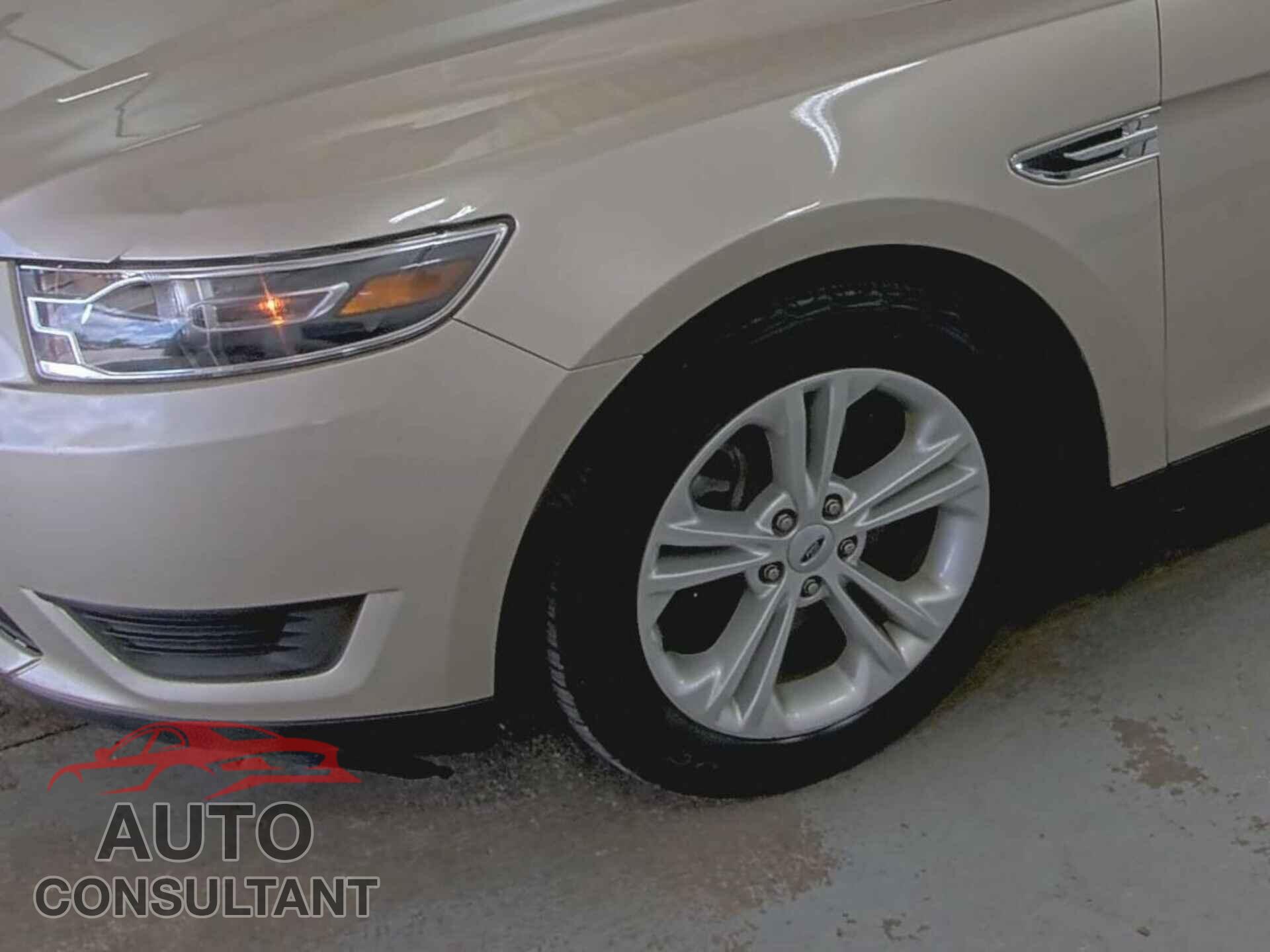 FORD TAURUS 2018 - 1FAHP2D83JG110131