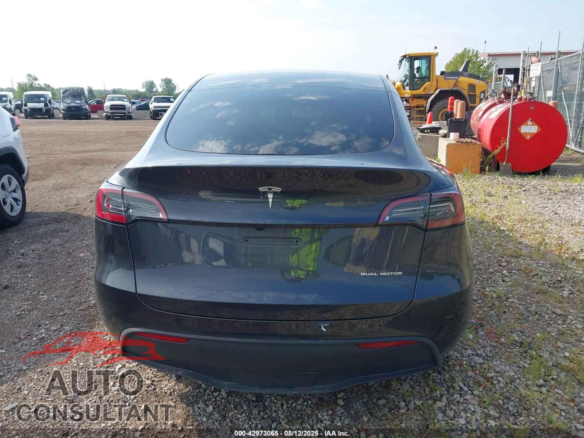 TESLA MODEL Y 2024 - 7SAYGDEE2RF190864