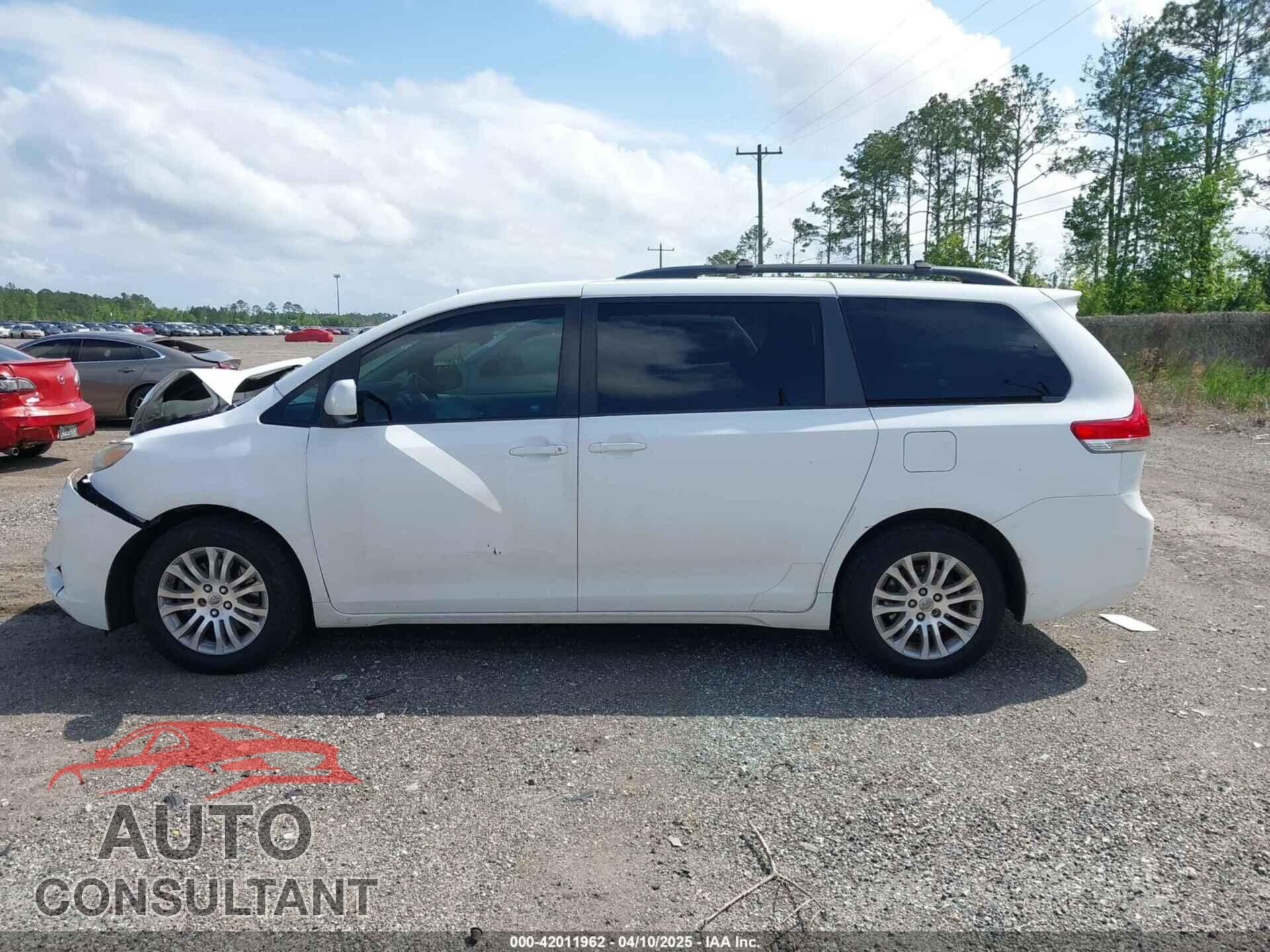 TOYOTA SIENNA 2011 - 5TDYK3DC7BS174750