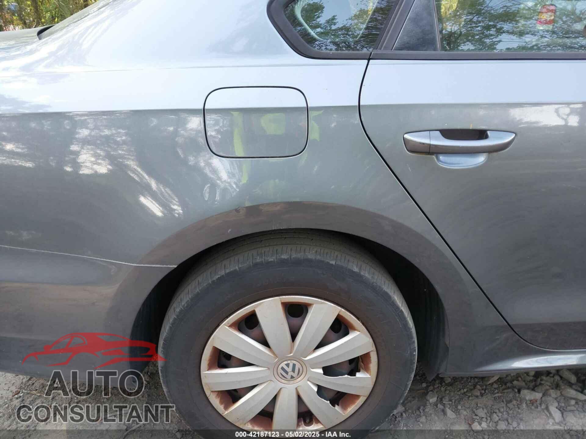 VOLKSWAGEN PASSAT 2013 - 1VWAP7A38DC133589