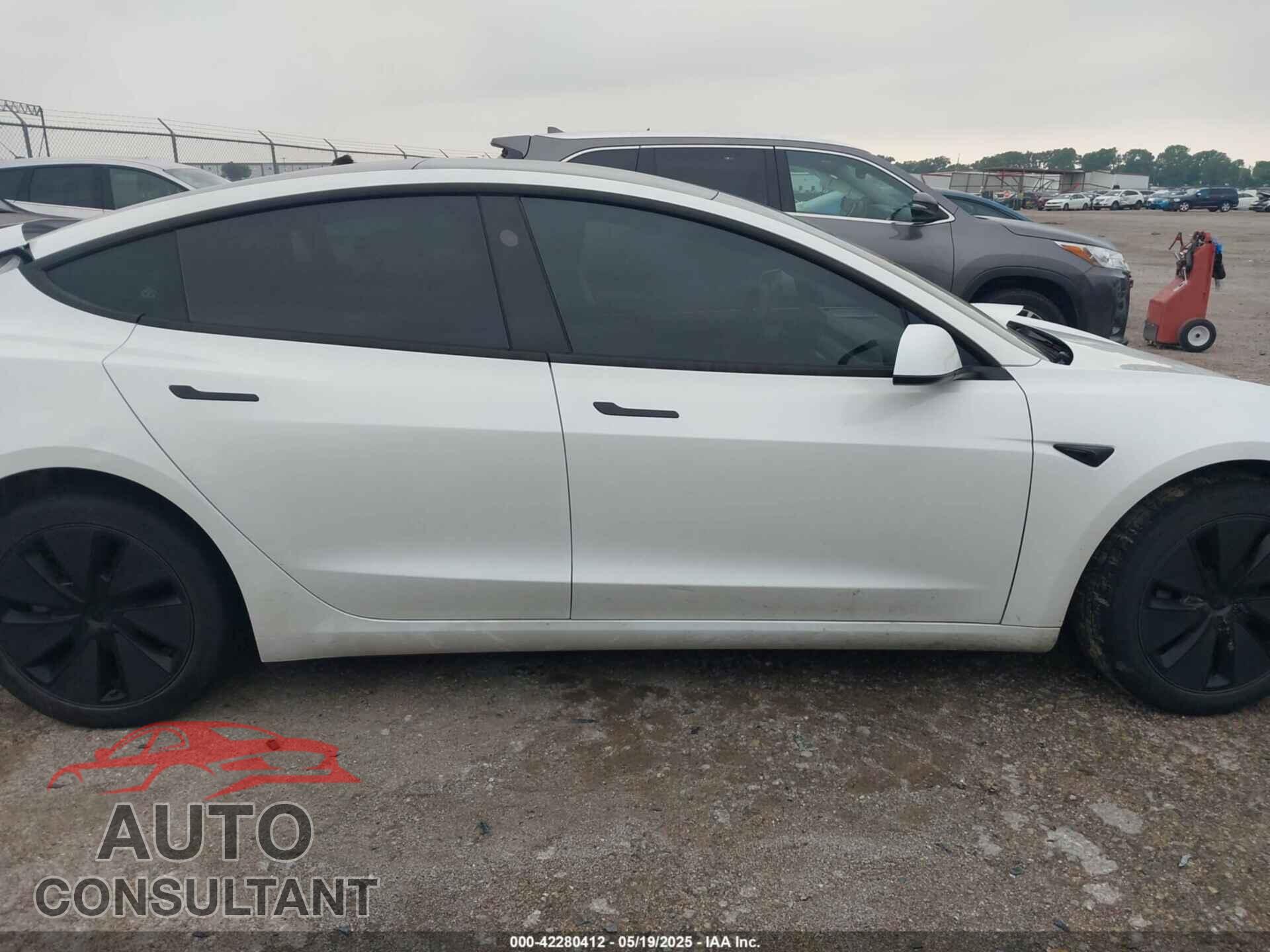 TESLA MODEL 3 2024 - 5YJ3E1EA2RF731579