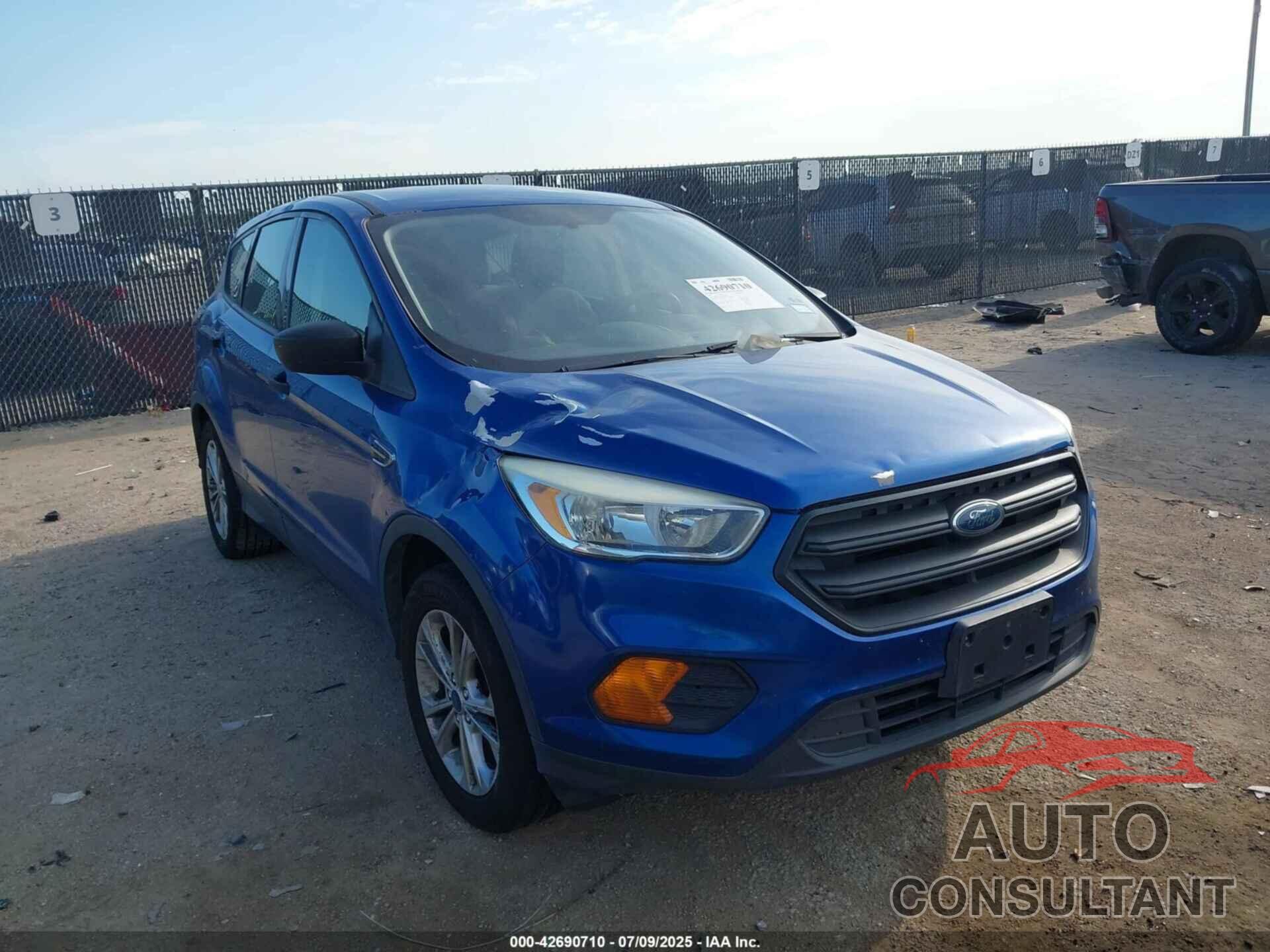 FORD ESCAPE 2017 - 1FMCU0F71HUB60300